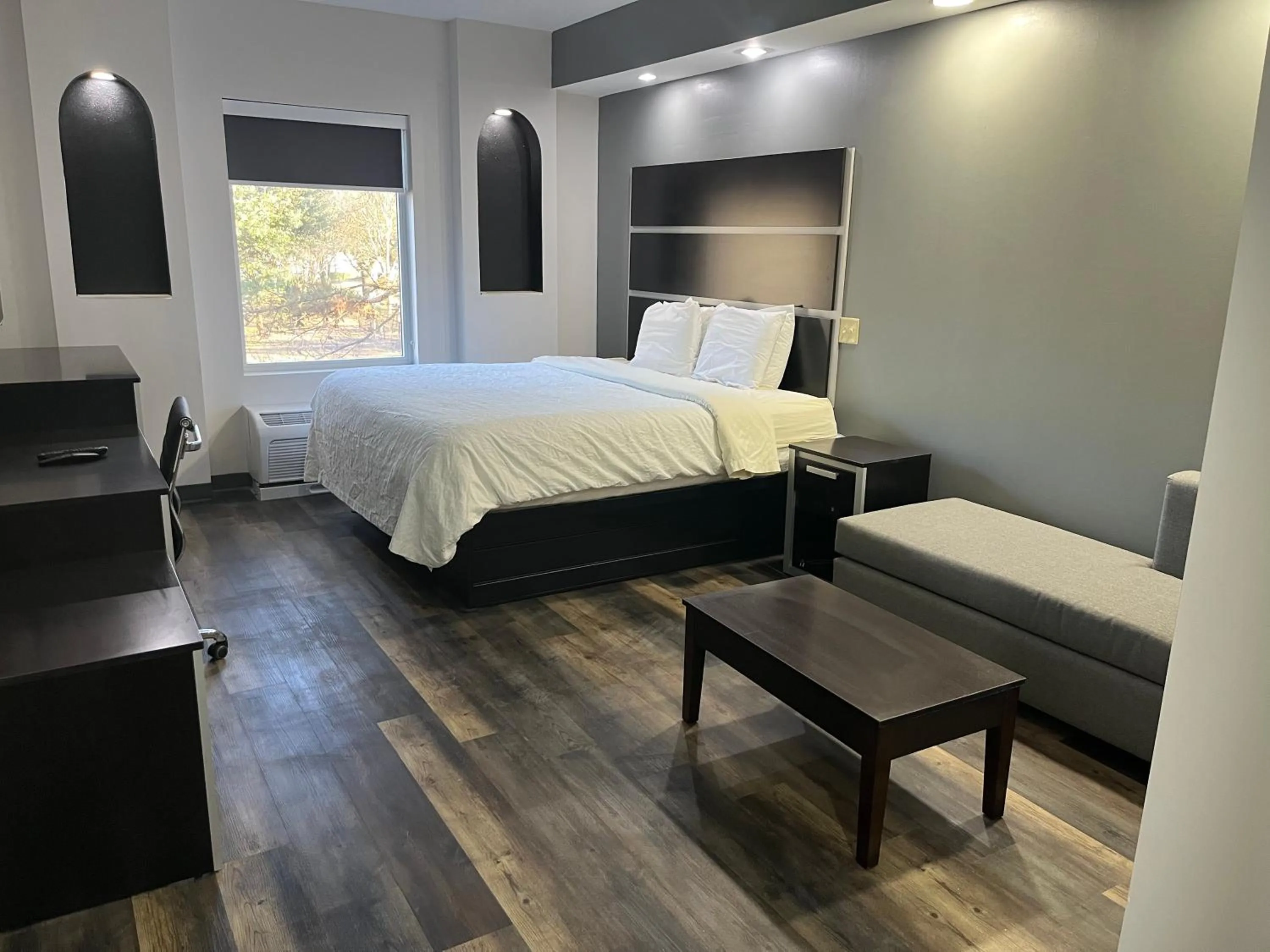 Bedroom in Sonesta Essential Savannah