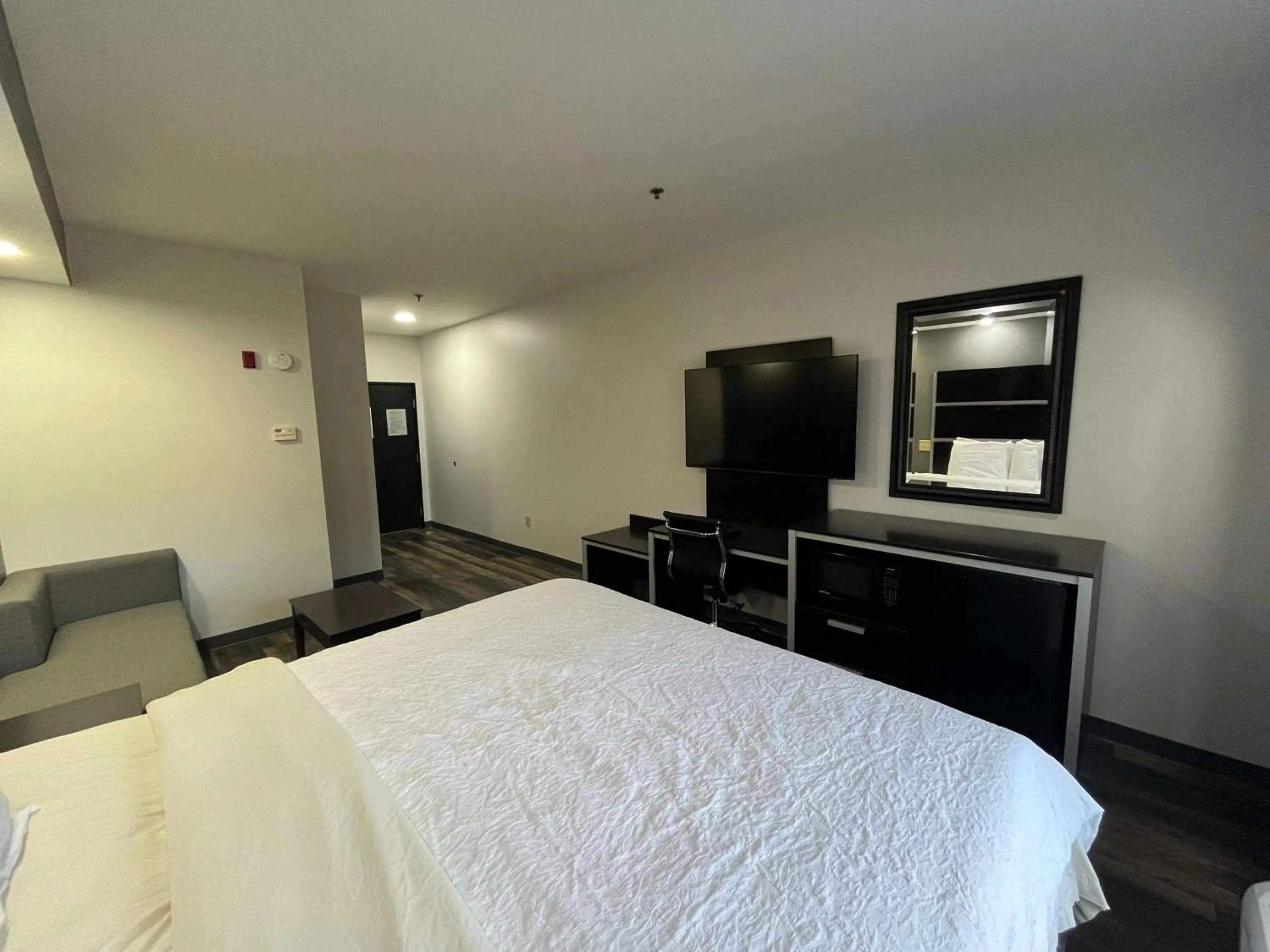 Bedroom in Sonesta Essential Savannah