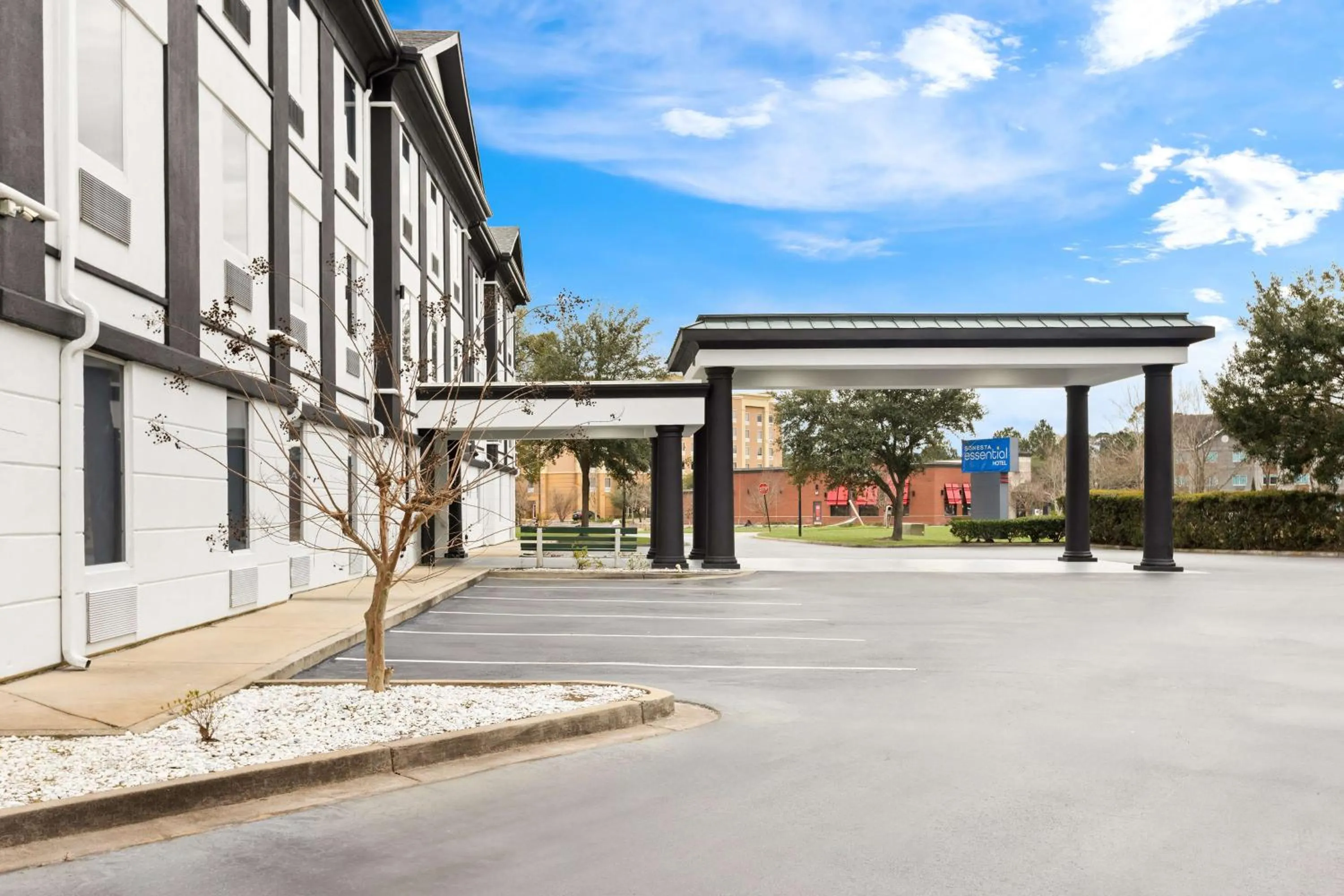 Property building in Sonesta Essential Savannah