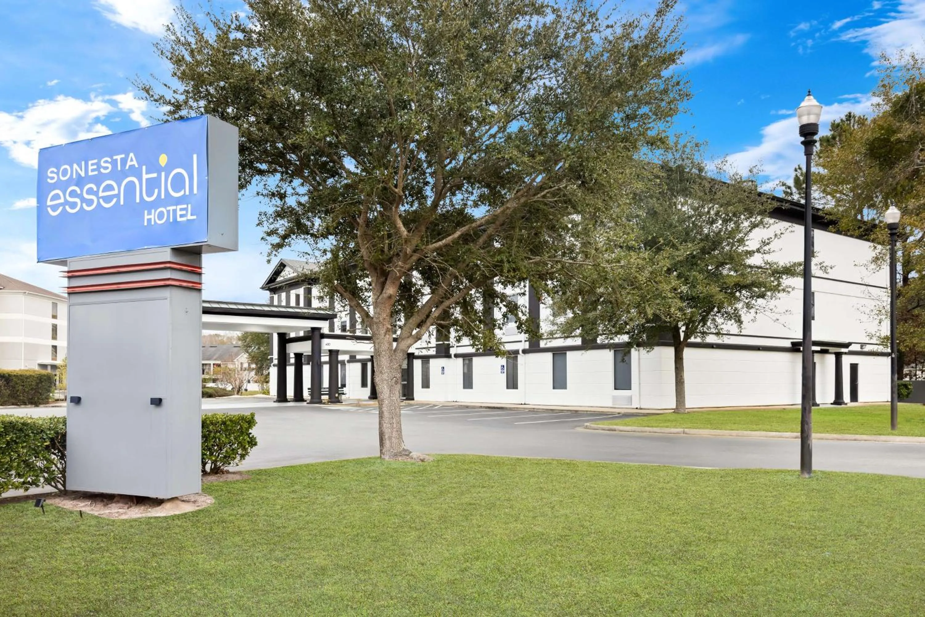 Property building in Sonesta Essential Savannah