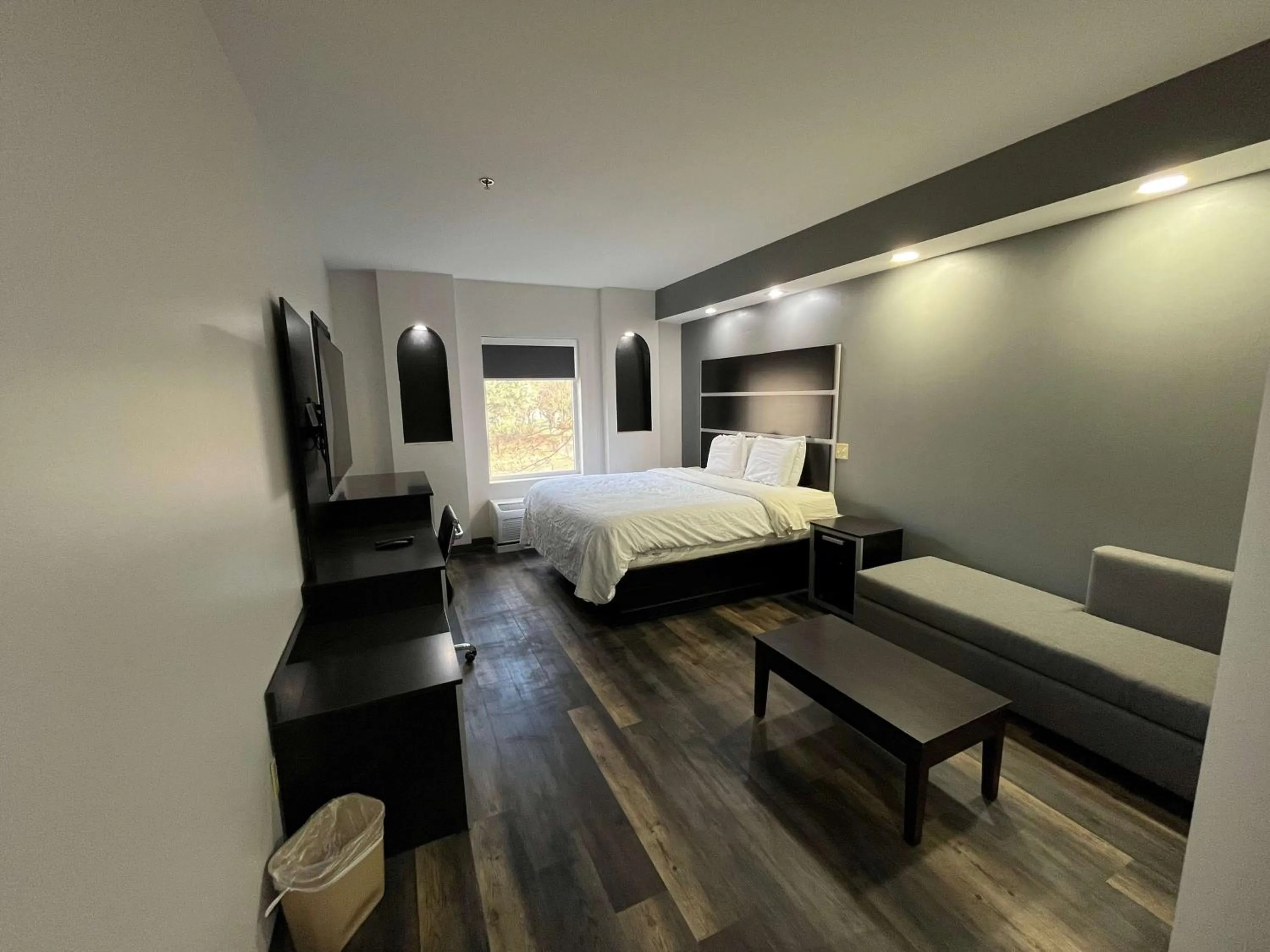 Bedroom in Sonesta Essential Savannah