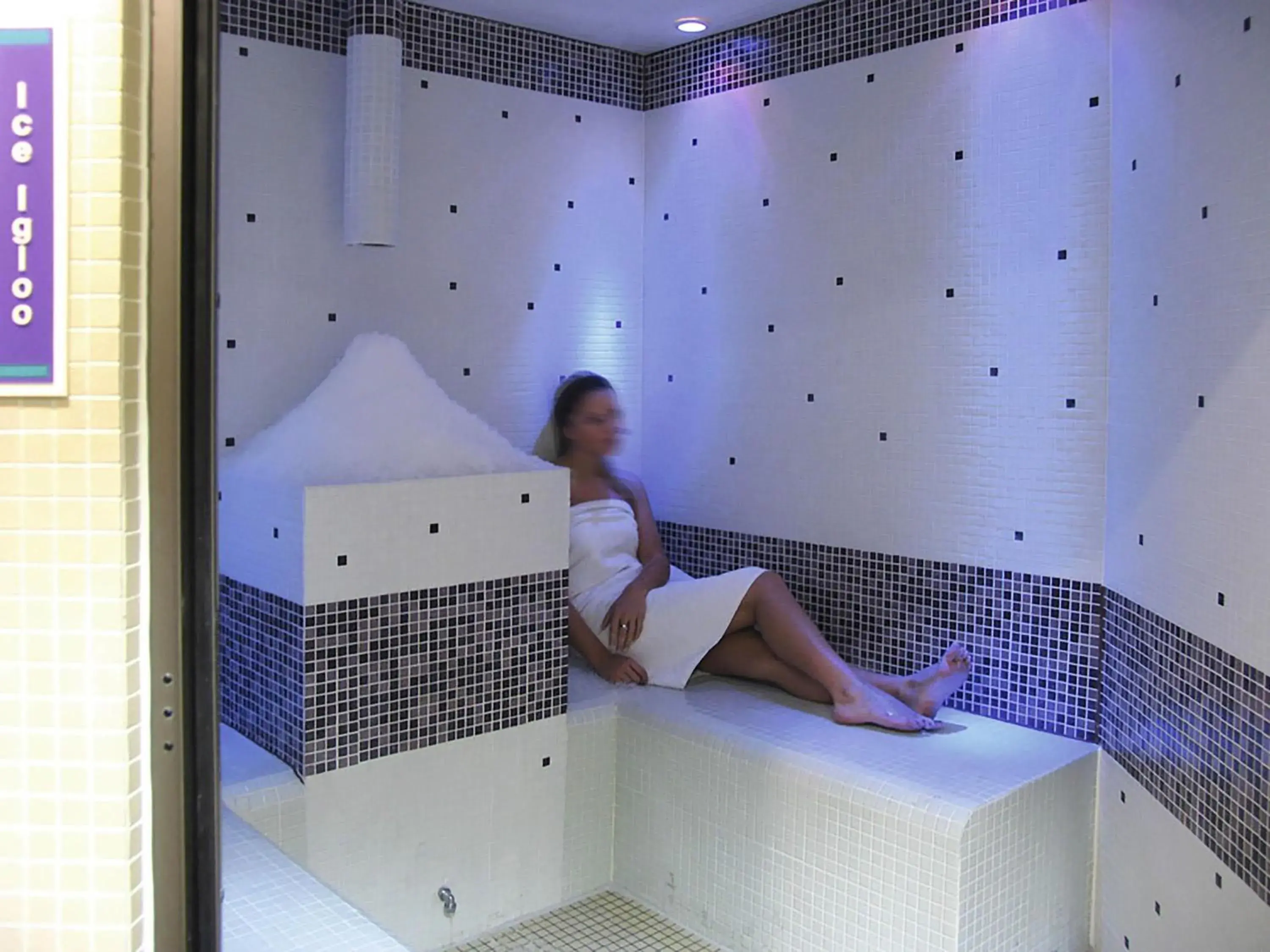 Spa and wellness centre/facilities in Mercure Sheffield St Paul's Hotel & Spa Spa and wellness centre/facilities in Mercure Sheffield St Paul's Hotel & Spa