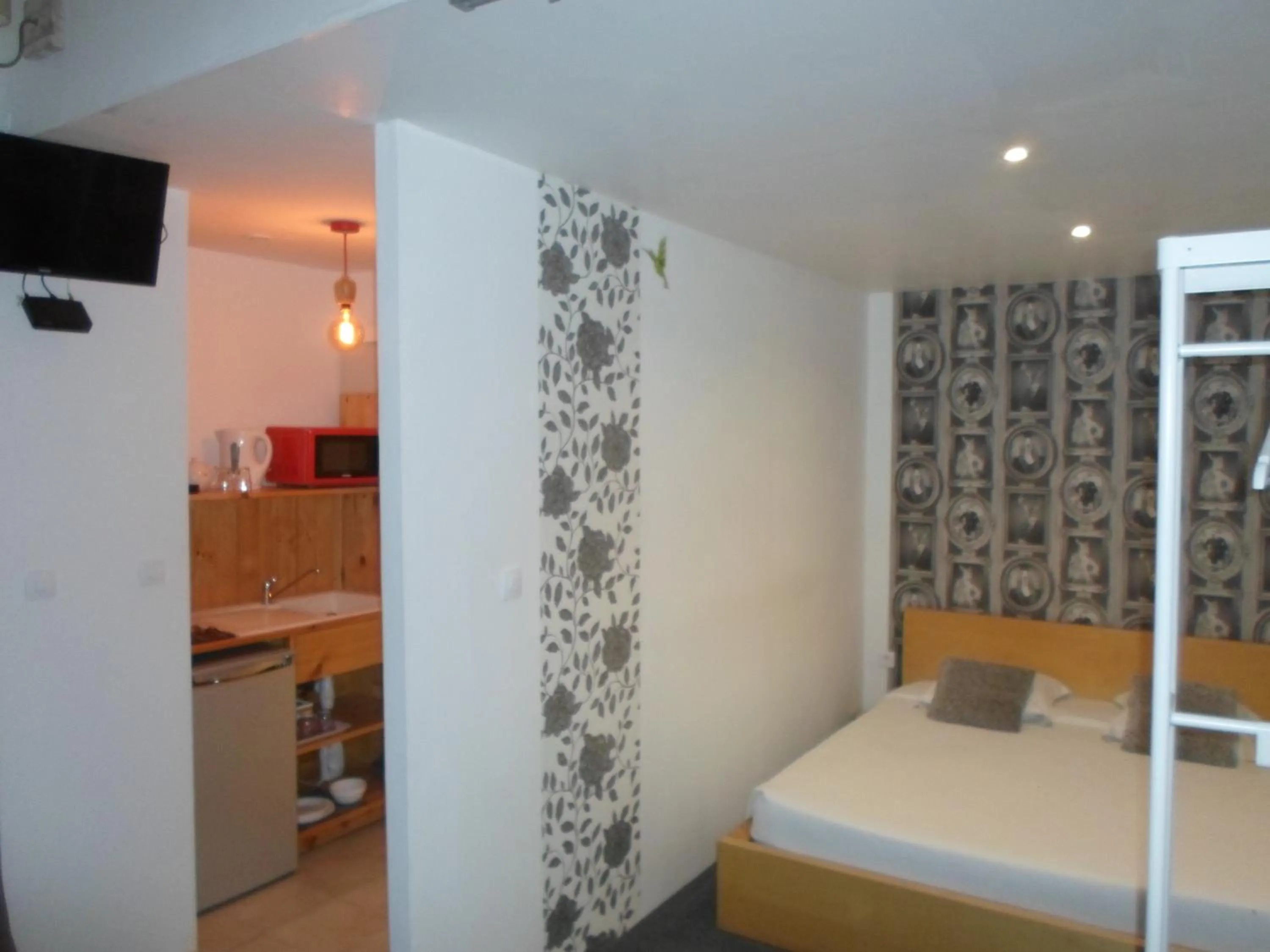 Photo of the whole room, Bed in Les Colombes de la Baie du Mont Saint-Michel