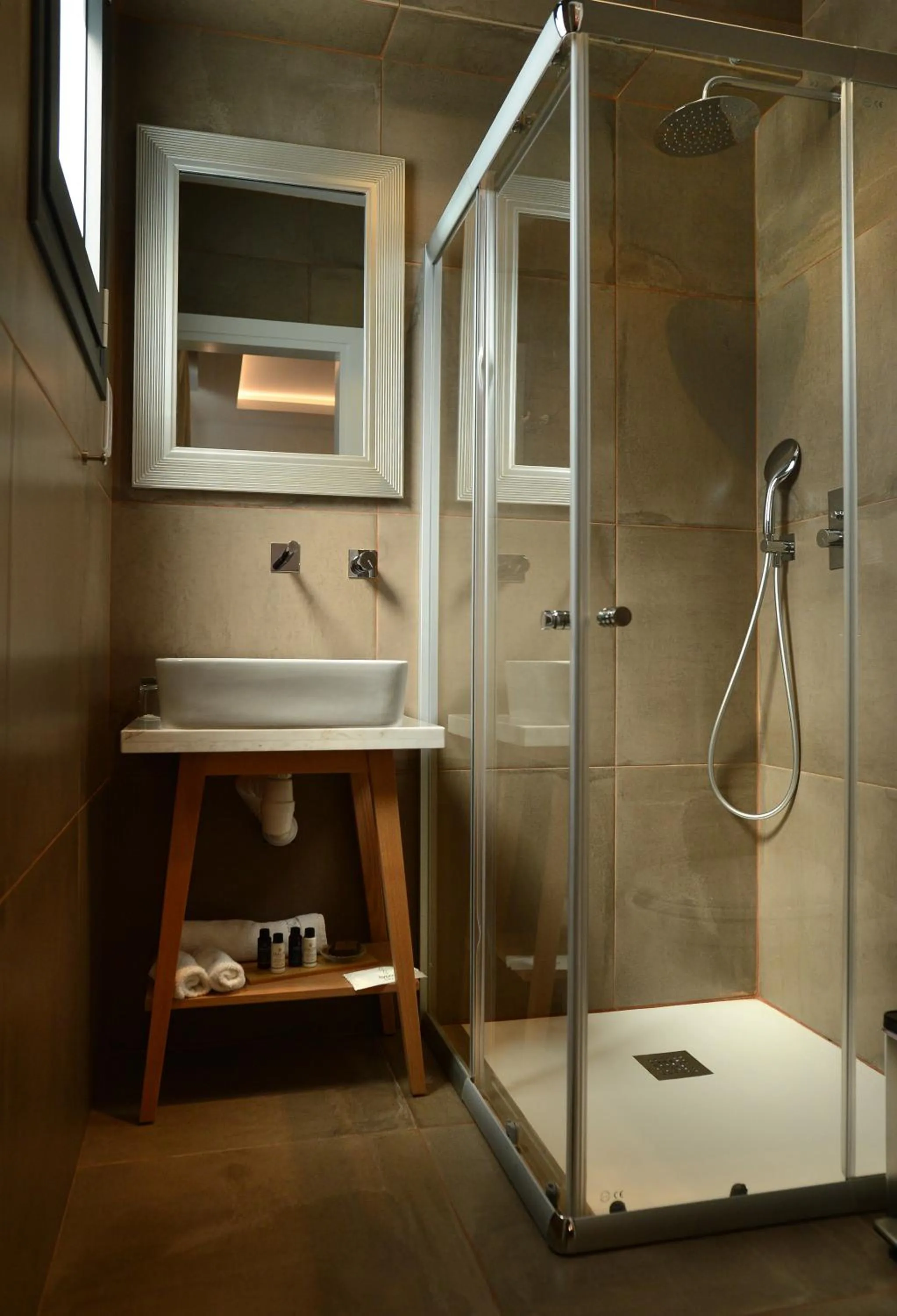 Shower in Hypnos Boutique Hotel