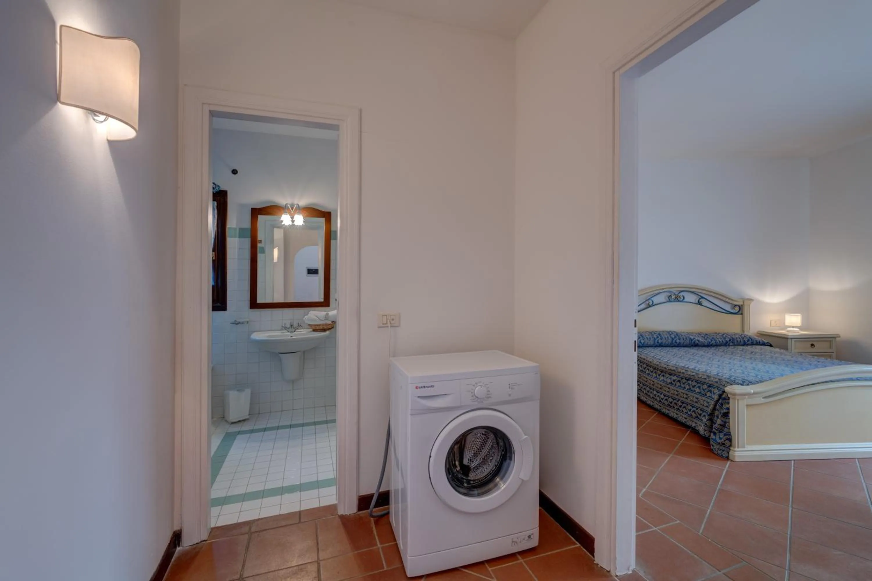 Bathroom, Bed in Sea & Villas