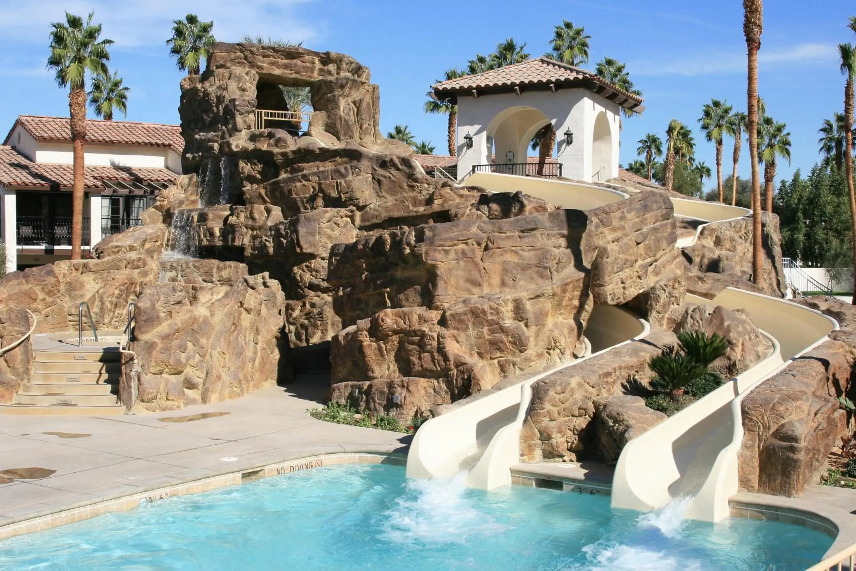 Swimming pool in Omni Rancho Las Palmas Resort & Spa Swimming pool in Omni Rancho Las Palmas Resort & Spa