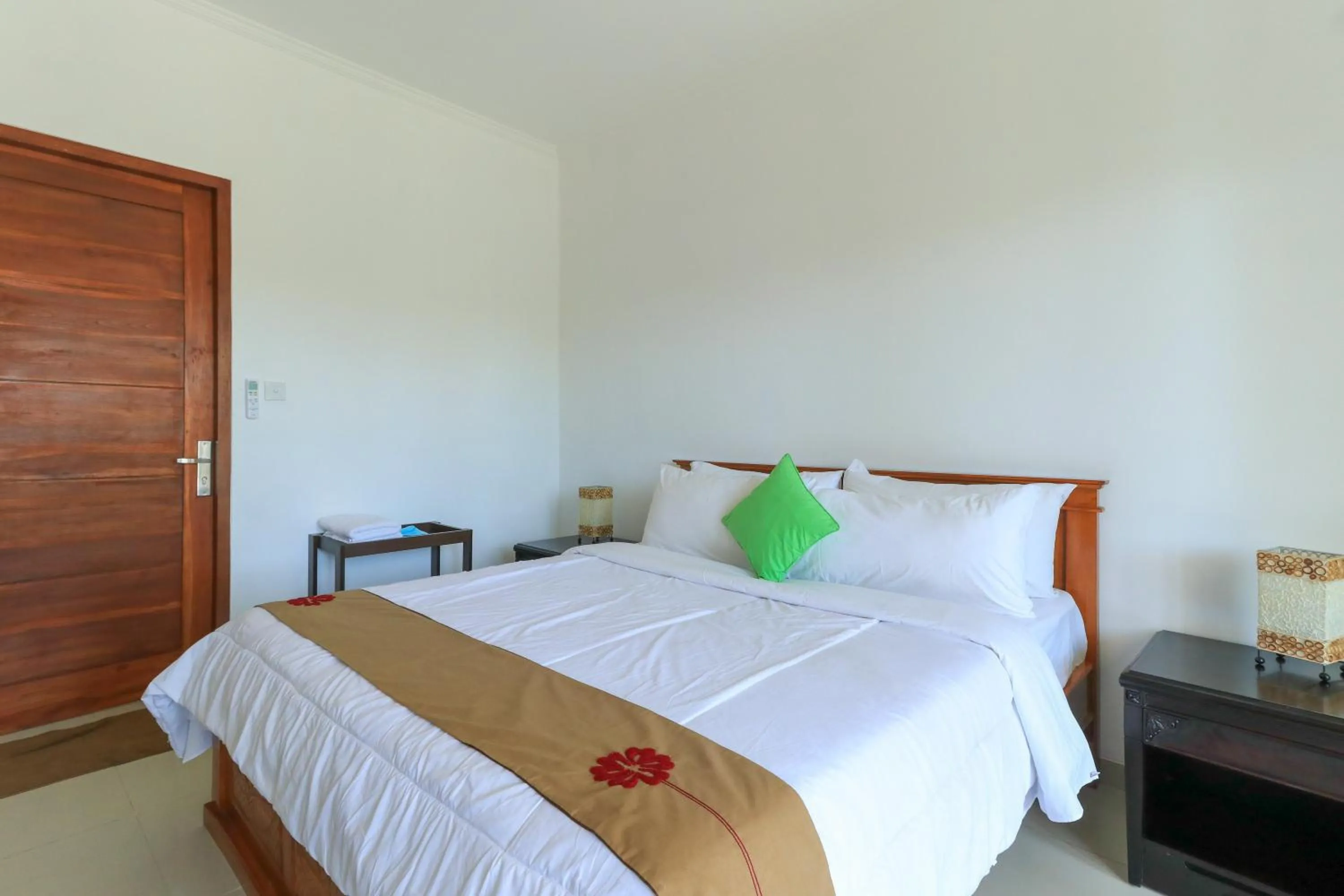 Deluxe Double Room in Pererenan Nengah Guest House Canggu
