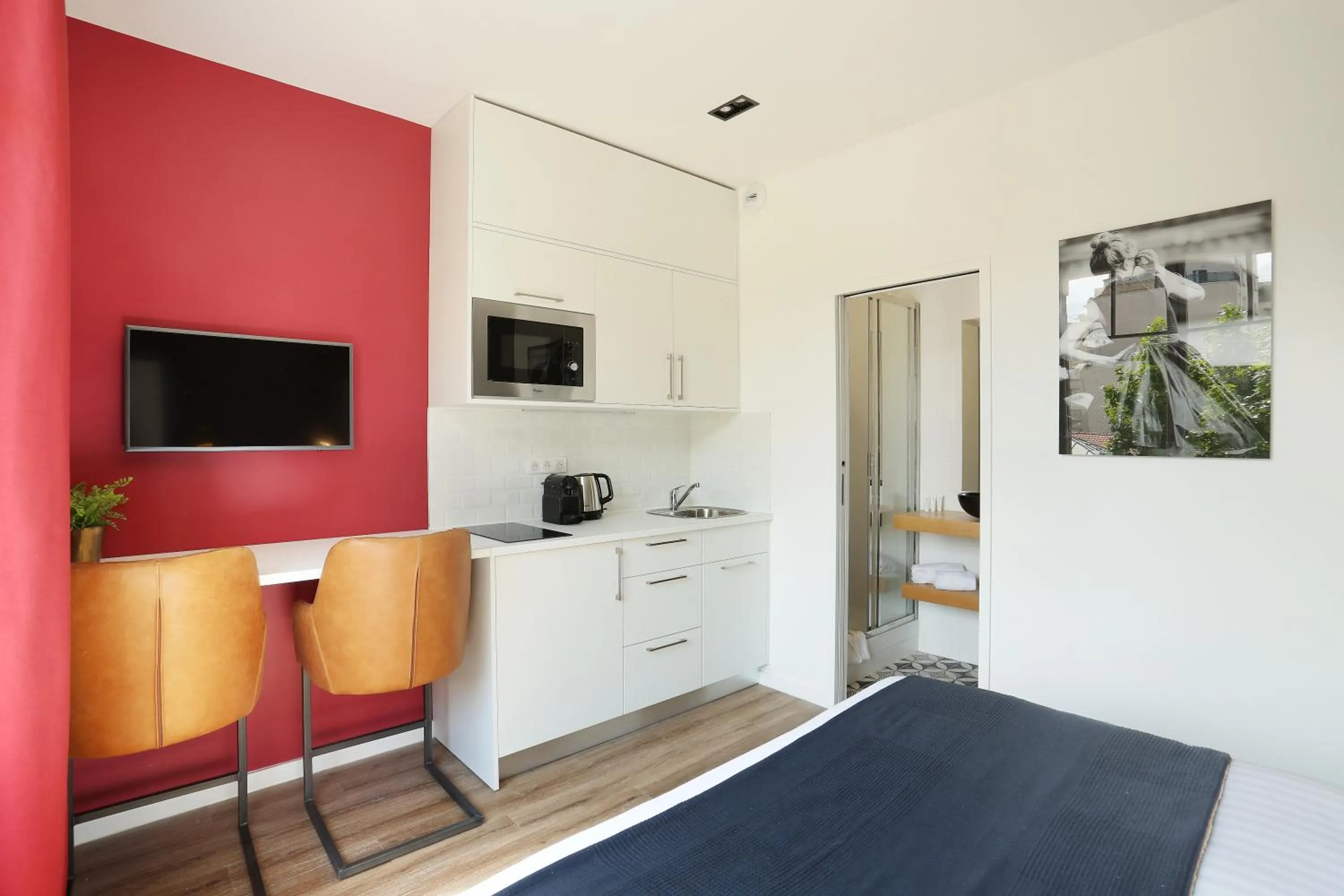 TV and multimedia in YAYS Paris Zola by Numa