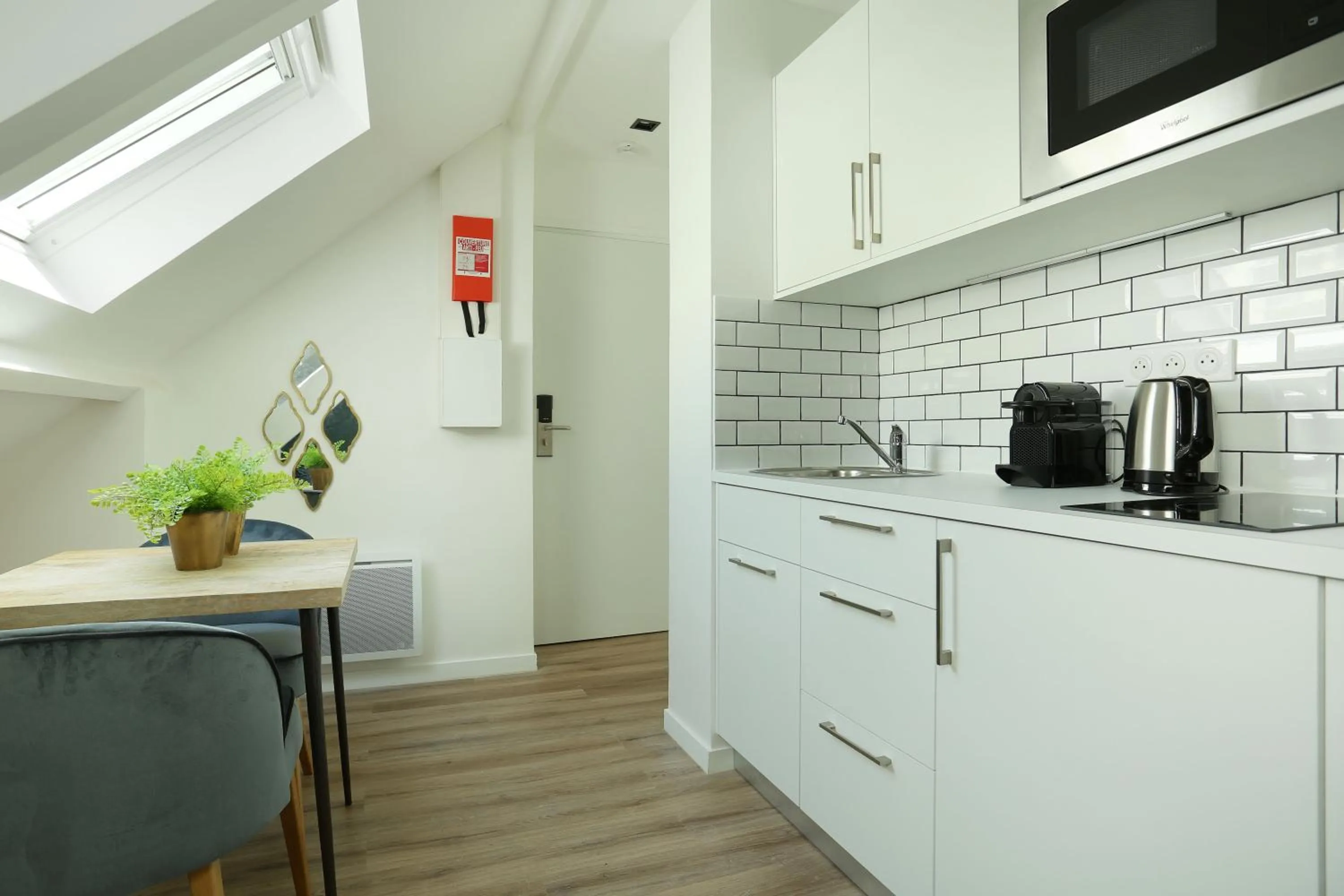 Kitchen or kitchenette in YAYS Paris Zola by Numa