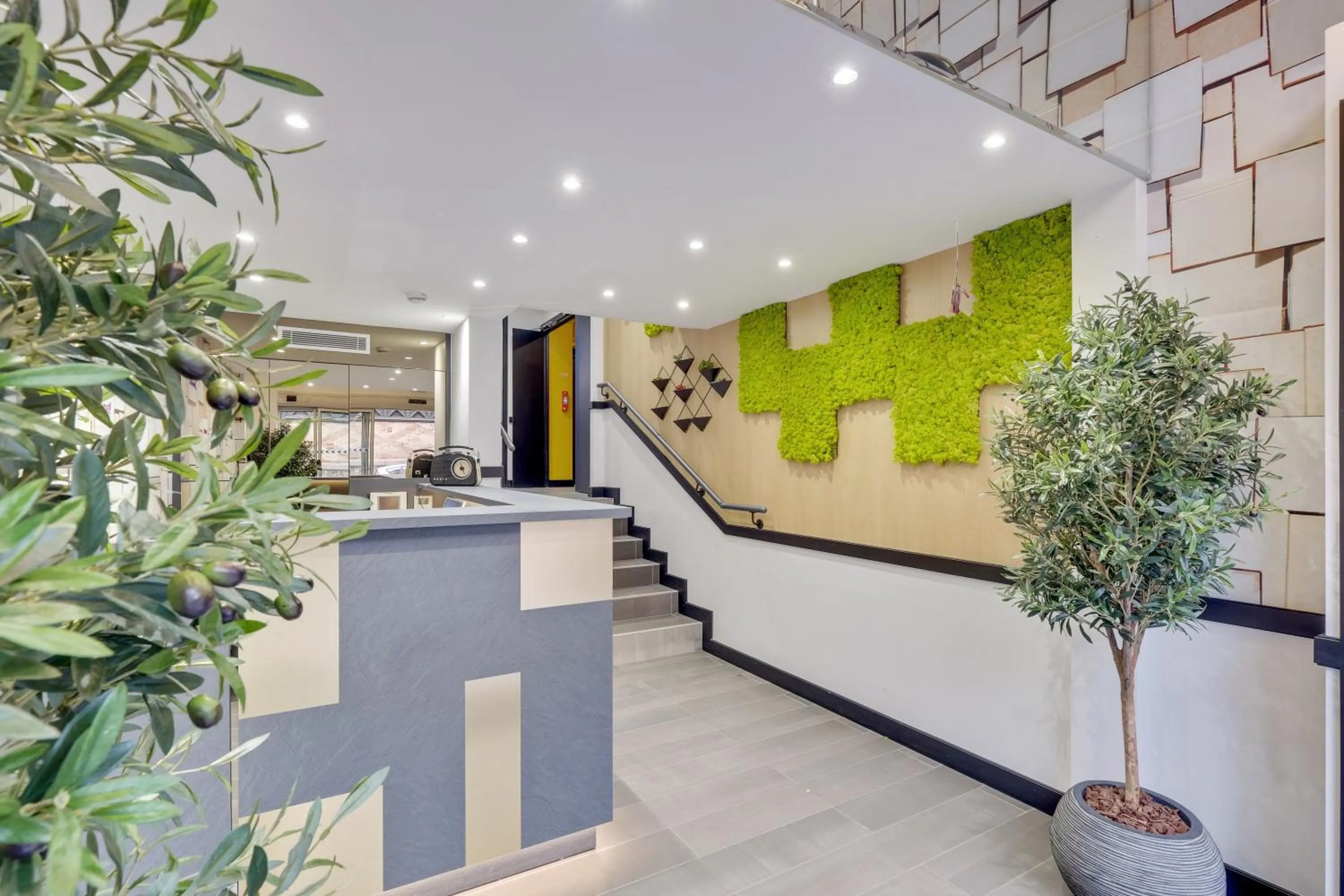 Lobby or reception in Hôtel Lucien & Marinette