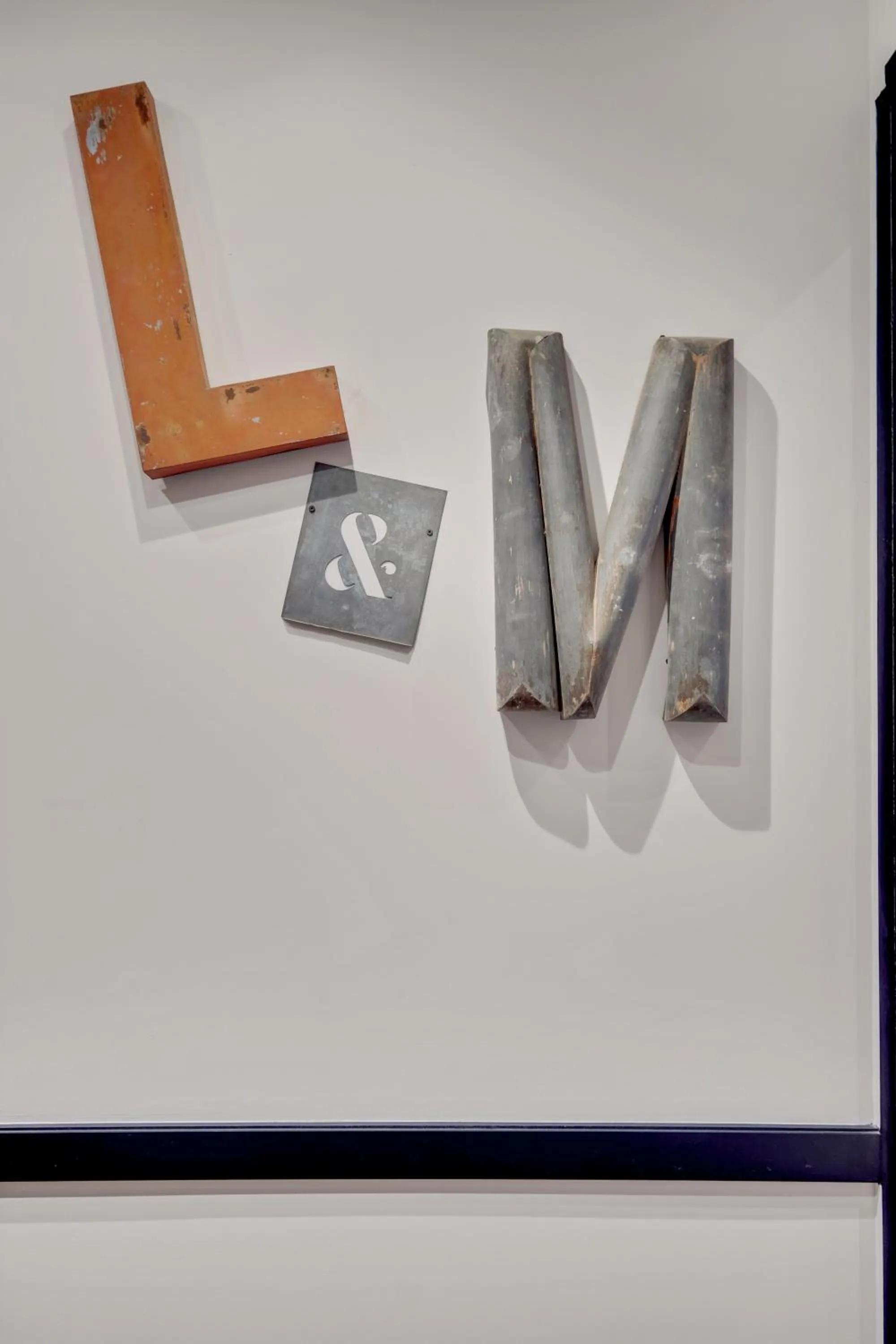 Logo/Certificate/Sign in Hôtel Lucien & Marinette