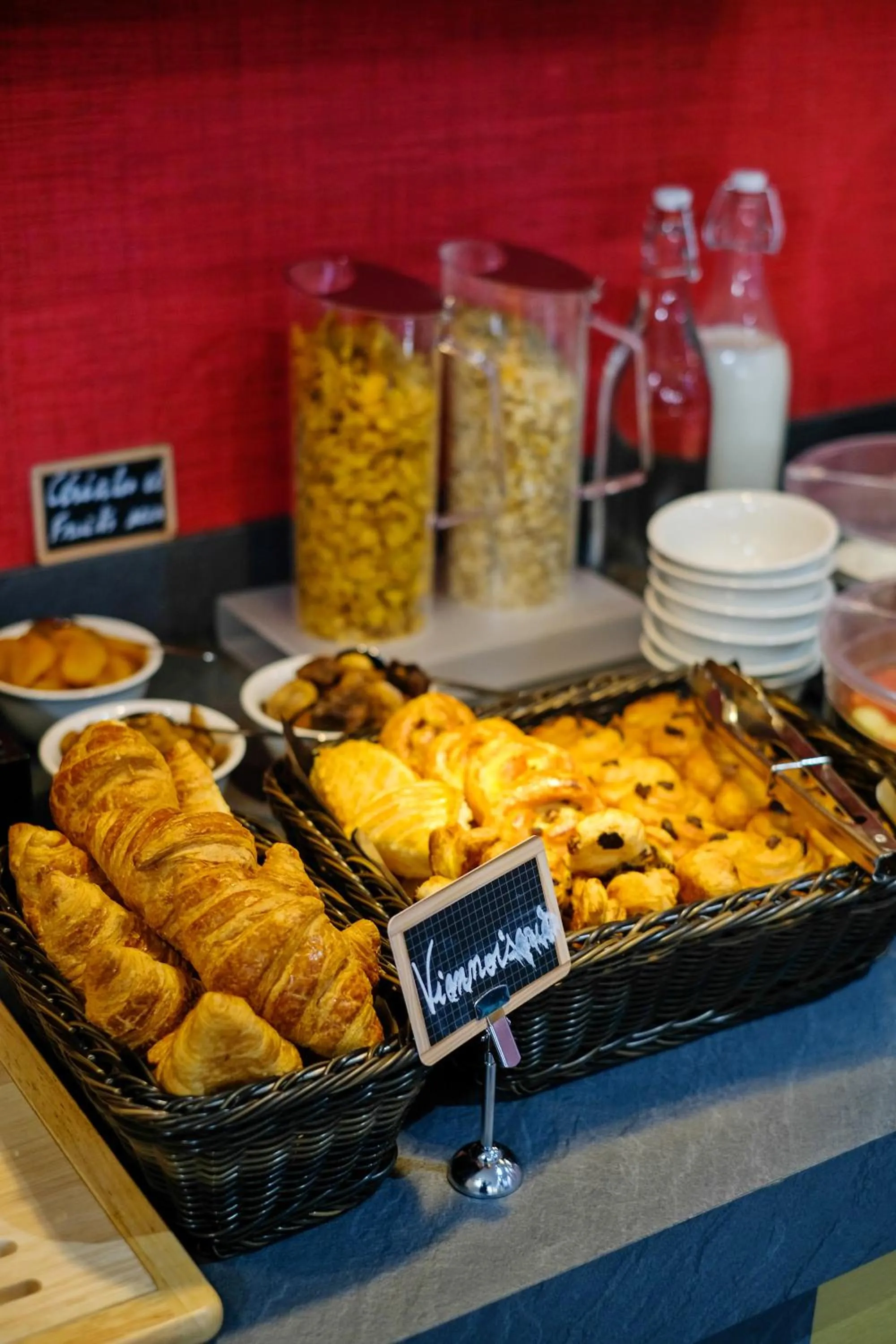 Breakfast in Hôtel Lucien & Marinette