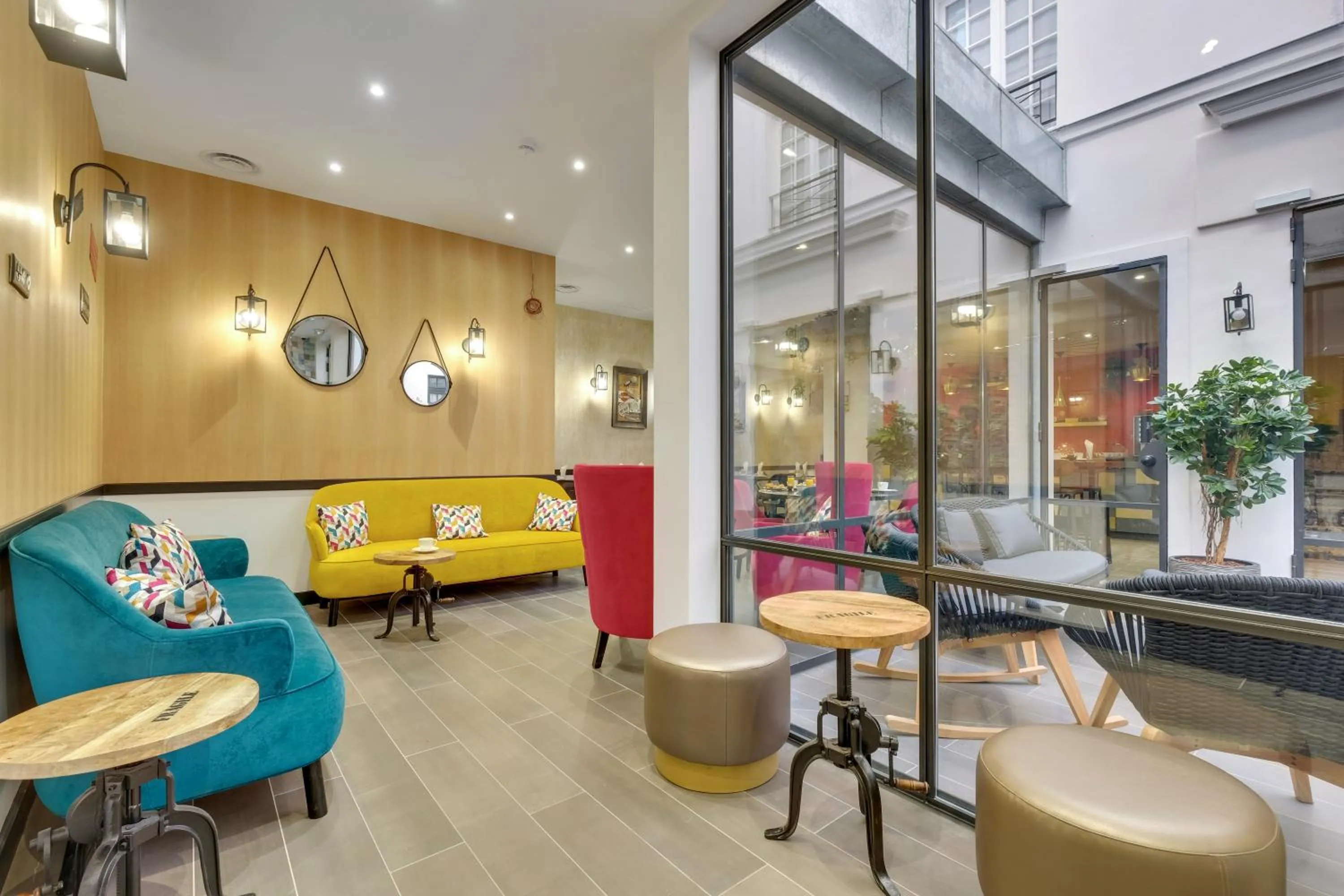 Lounge or bar in Hôtel Lucien & Marinette