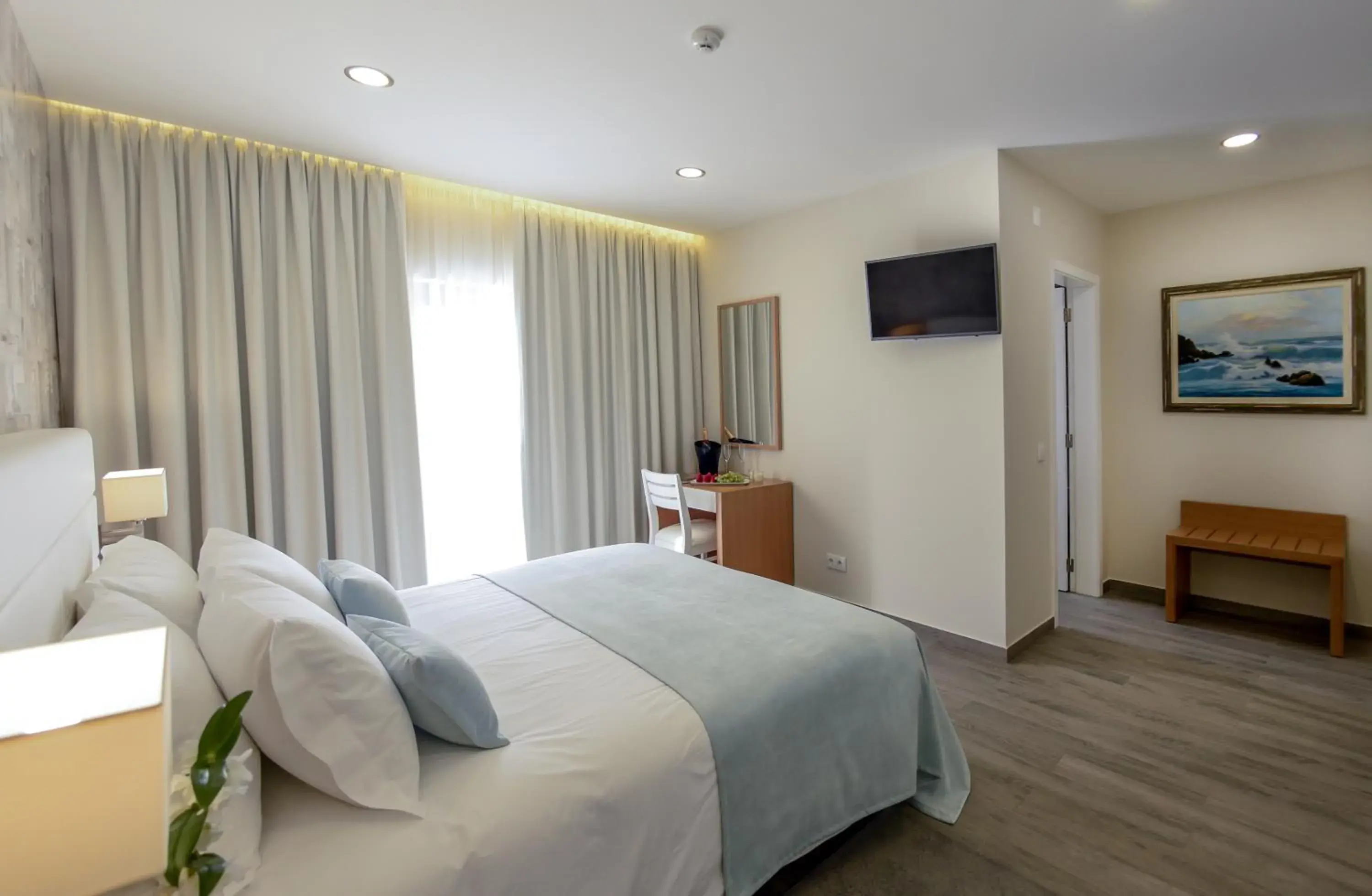 Large Double or Twin Room with Balcony and Pool View in Villamar Style Maison Large Double or Twin Room with Balcony and Pool View in Villamar Style Maison