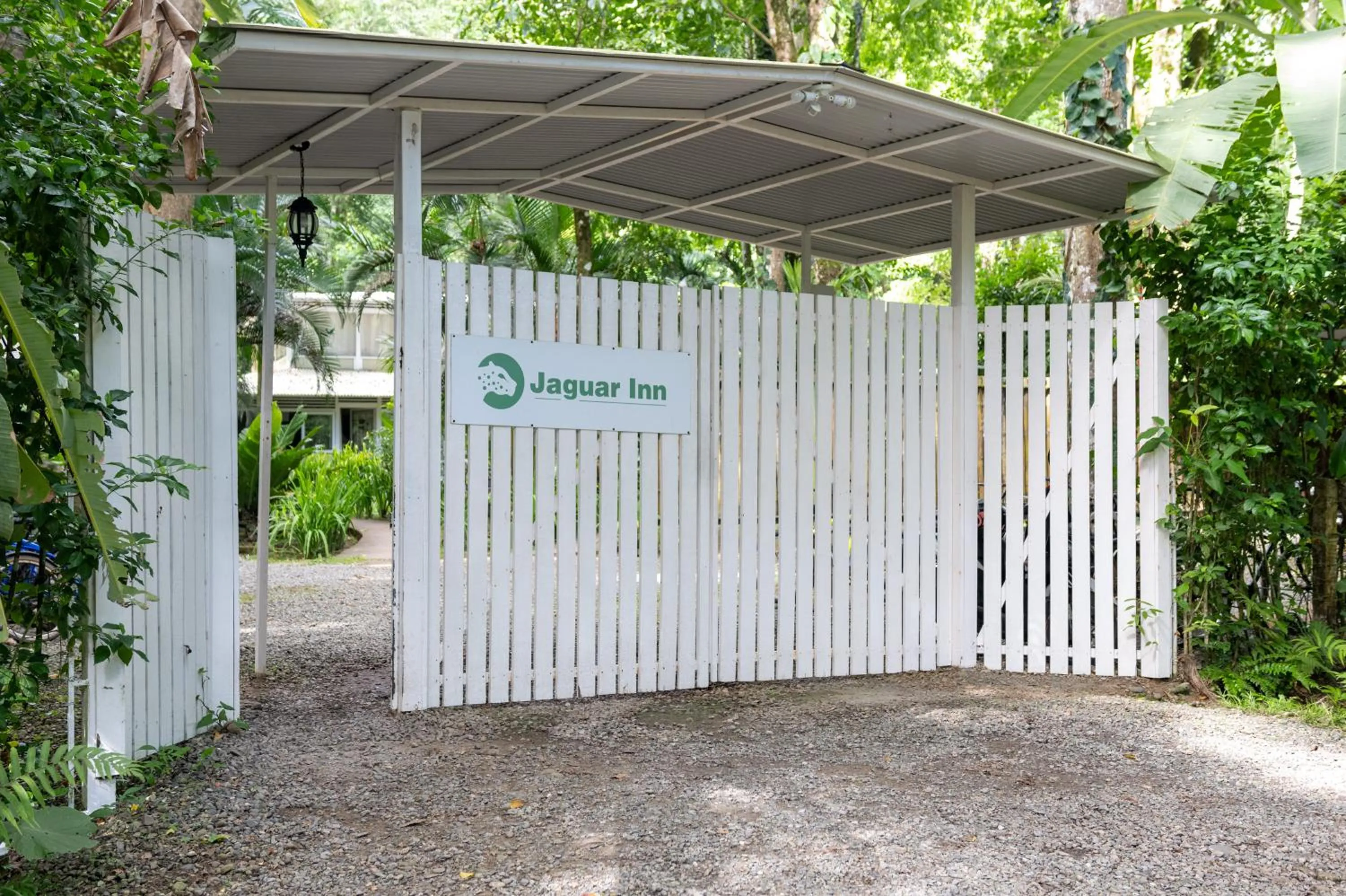 Facade/entrance in Jaguar Inn Bungalows