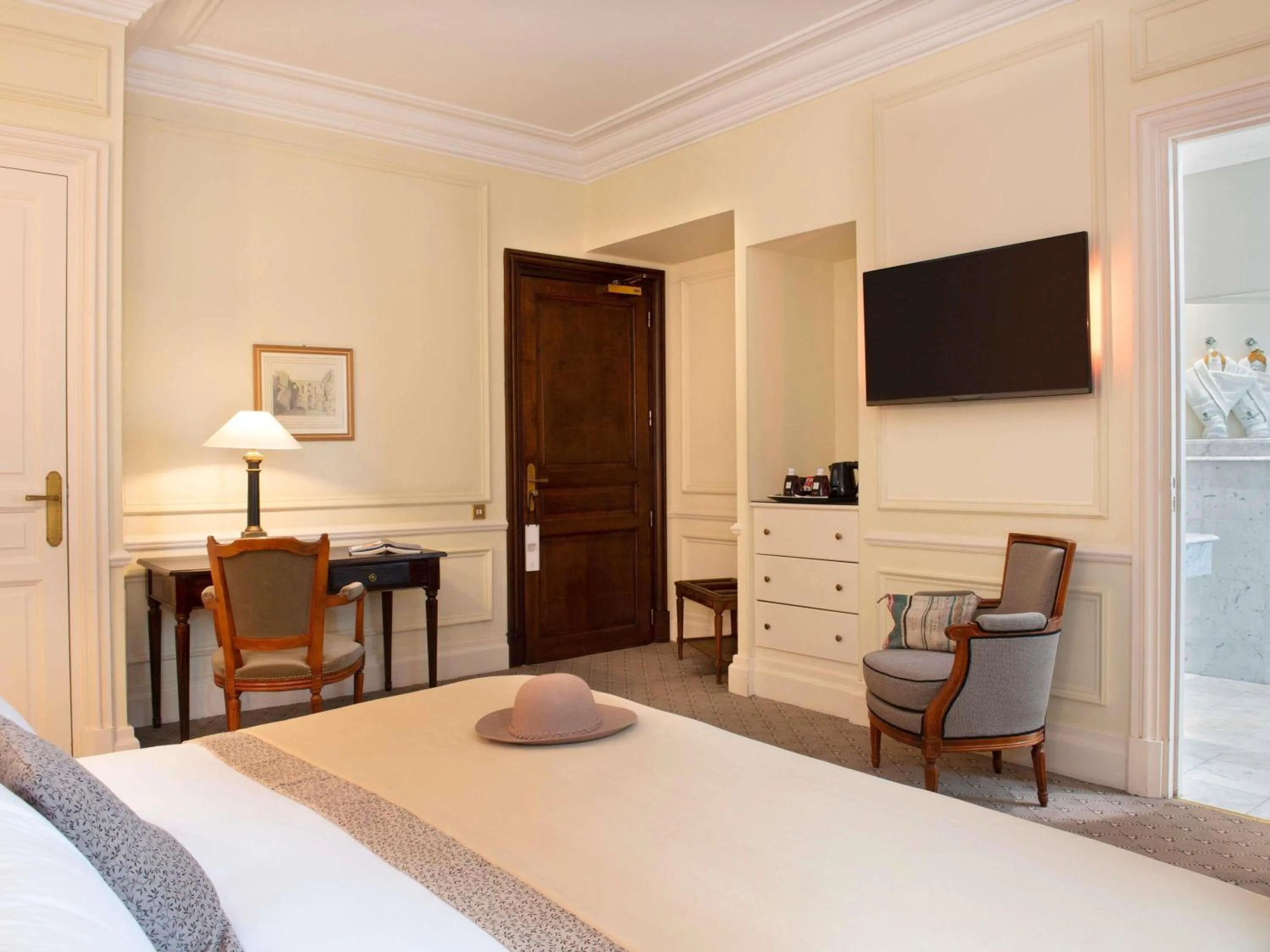 Bedroom, Bed in Hotel de la Cité Carcassonne - MGallery Collection