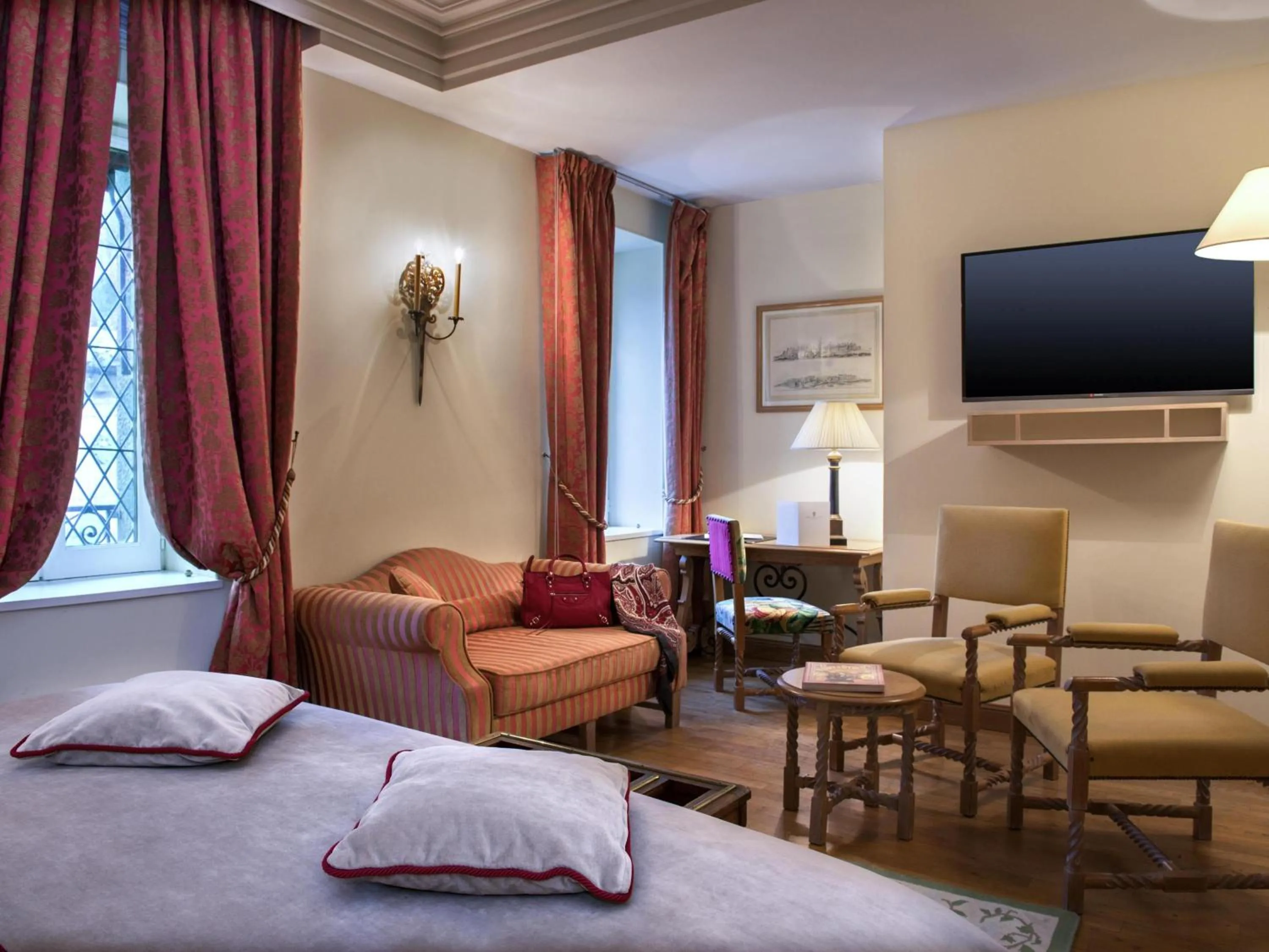 Bedroom, Bed in Hotel de la Cité Carcassonne - MGallery Collection