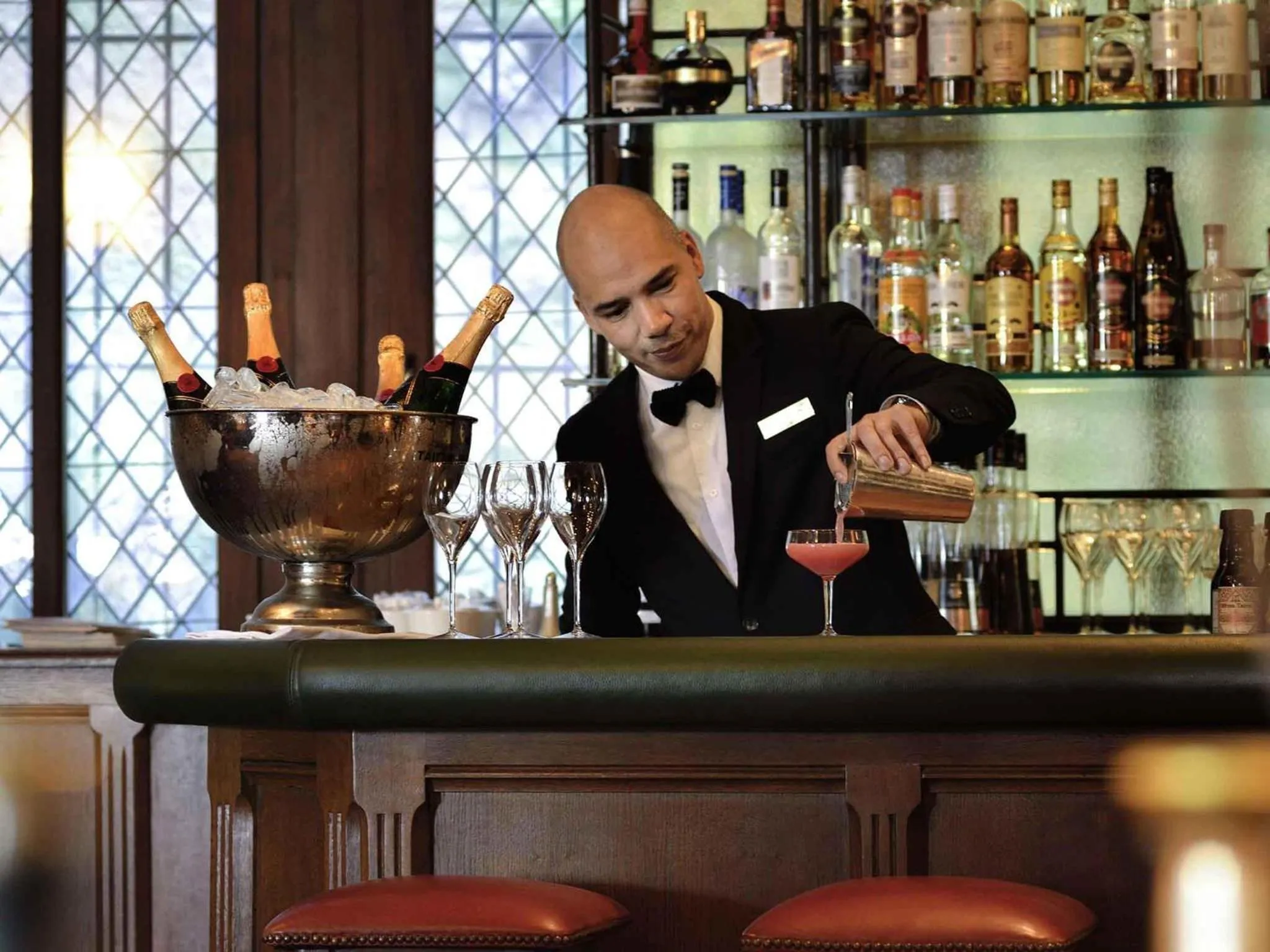 Lounge or bar in Hotel de la Cité Carcassonne - MGallery Collection