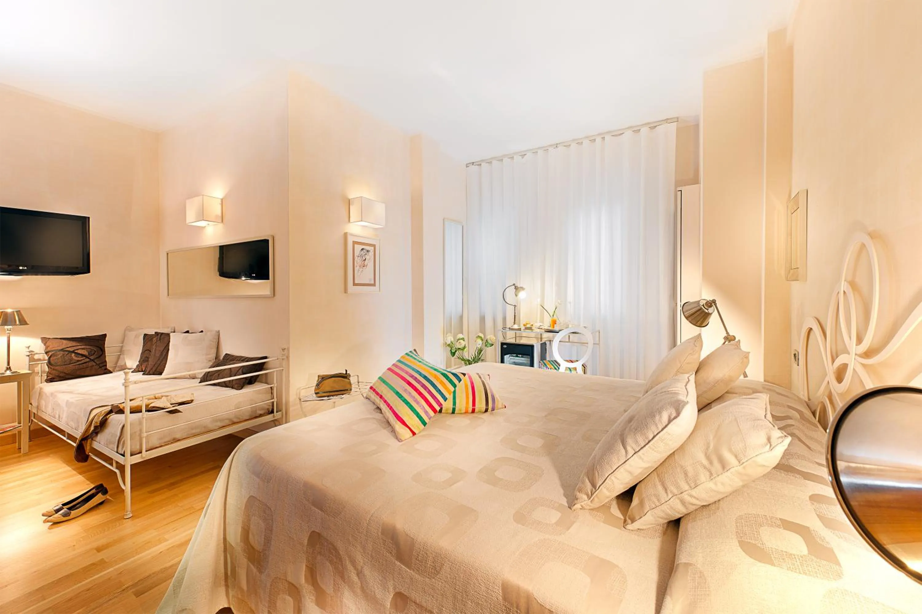 TV and multimedia, Bed in Hotel Mastino