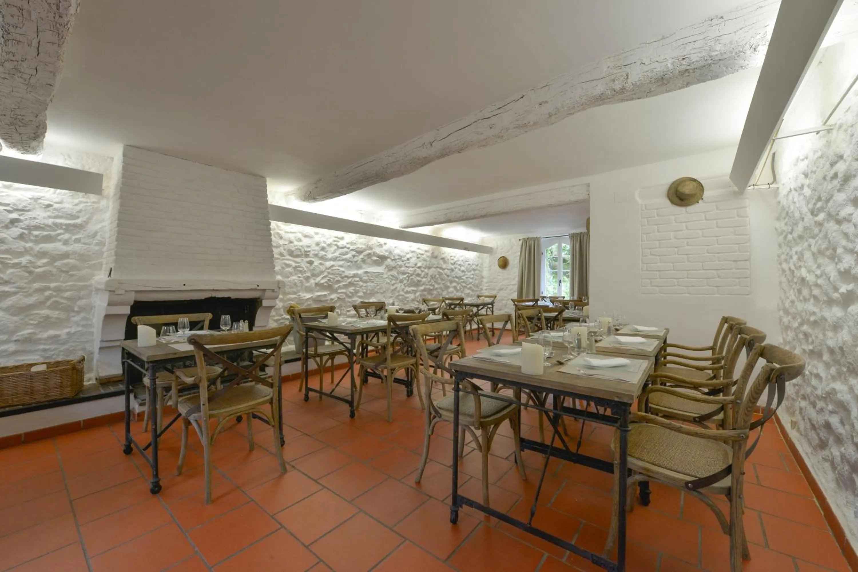 Restaurant/places to eat in Domaine De Fraisse