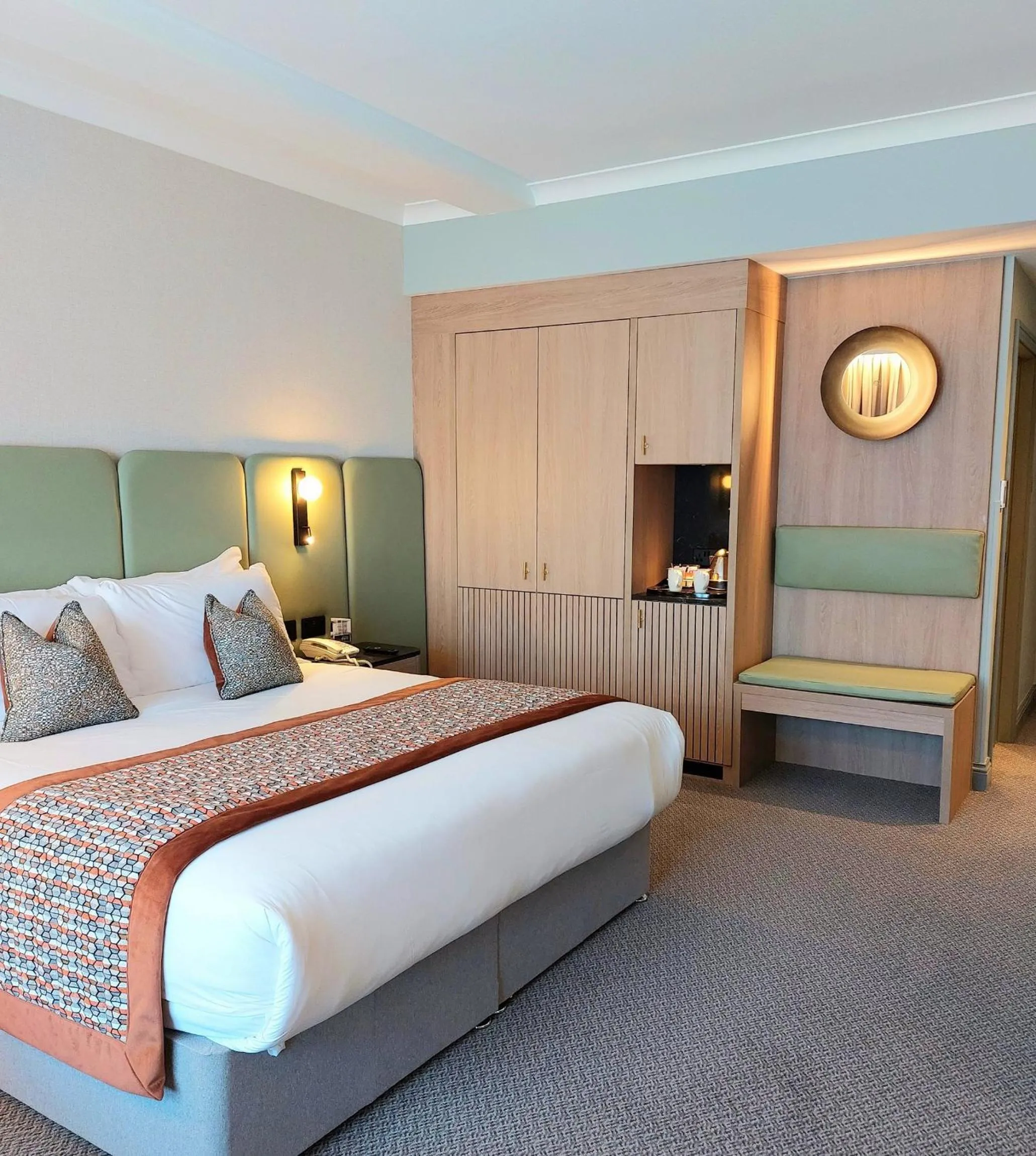 Bed in Menlo Park Hotel