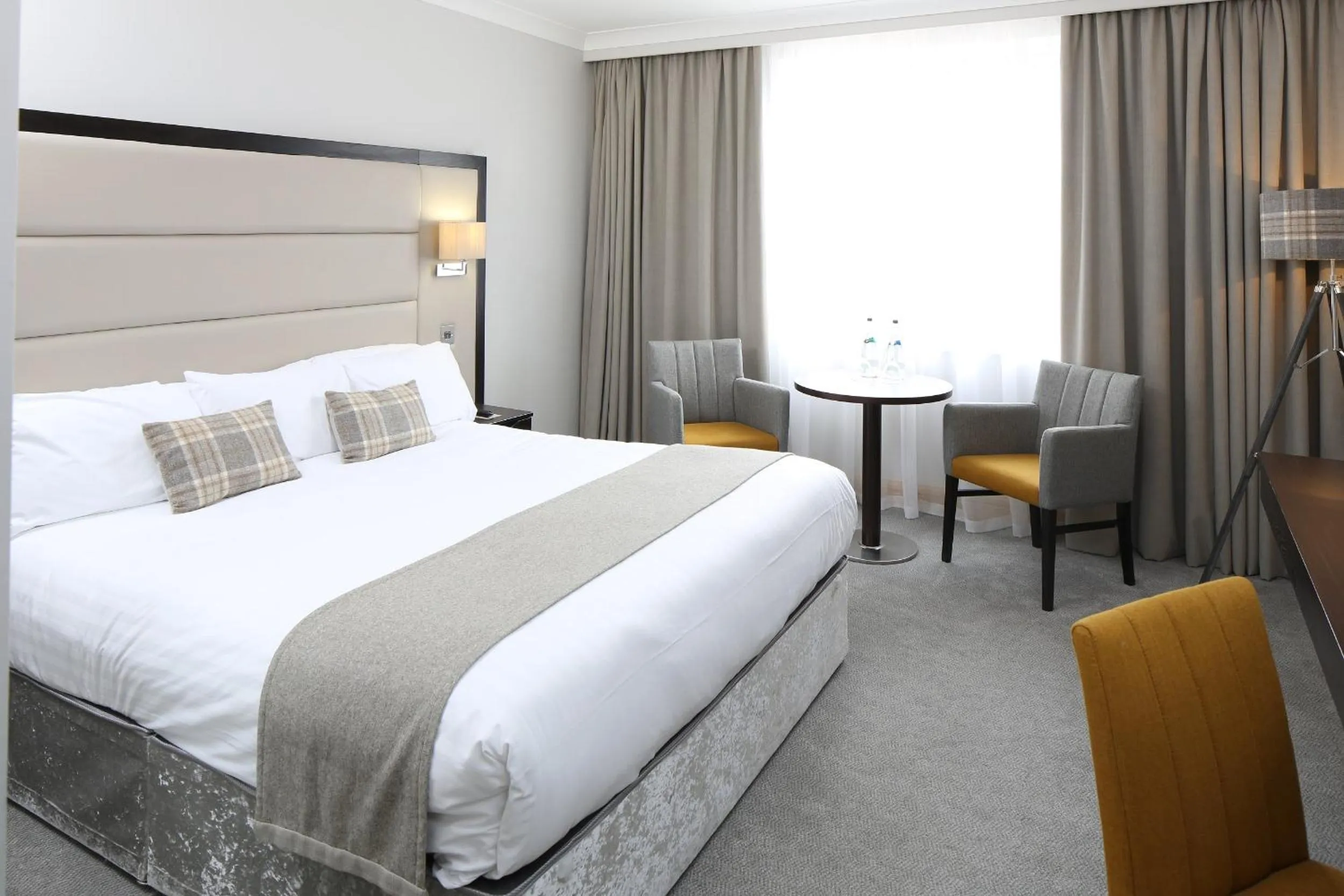 Bed in Menlo Park Hotel