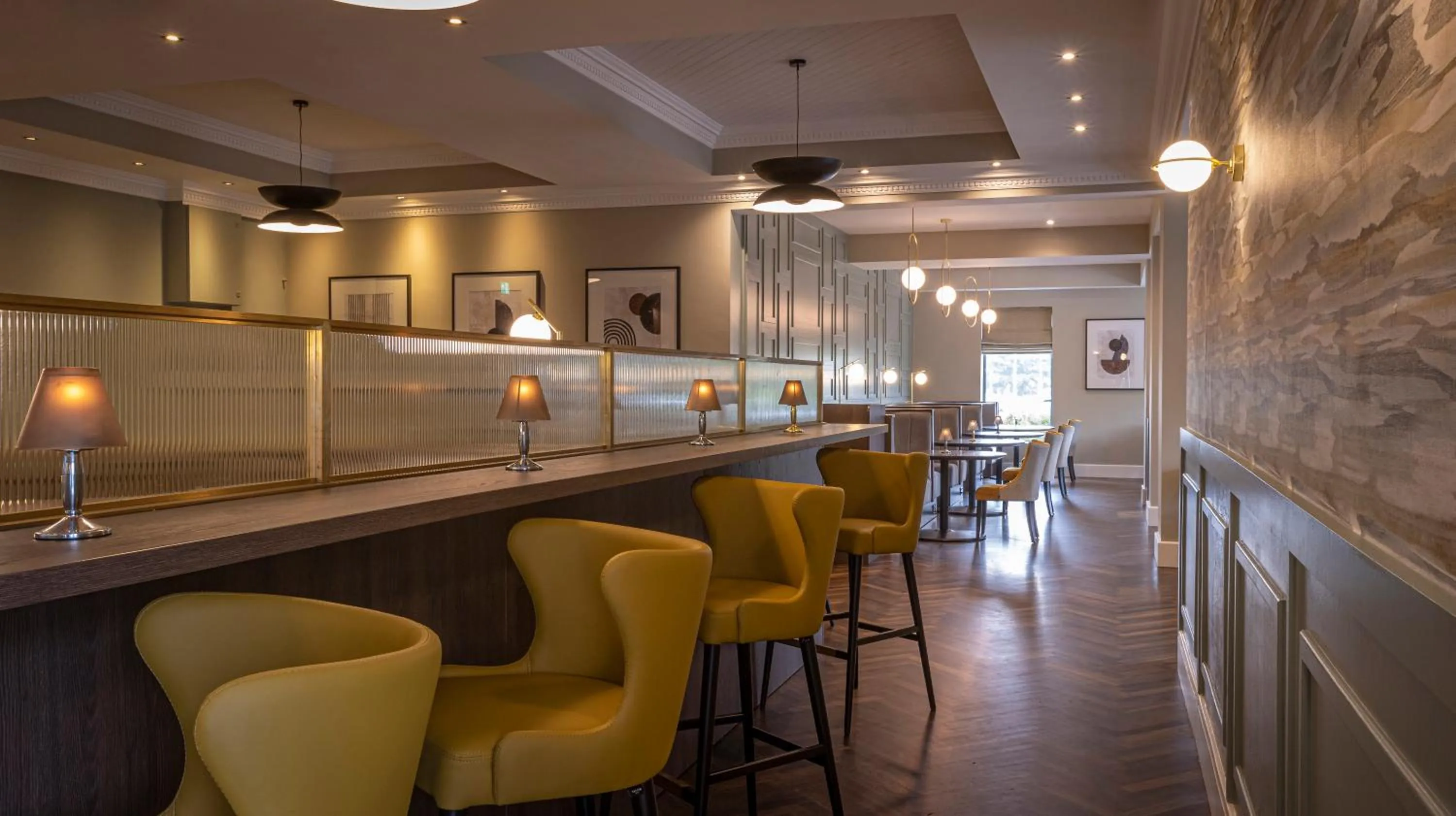 Restaurant/places to eat in Menlo Park Hotel