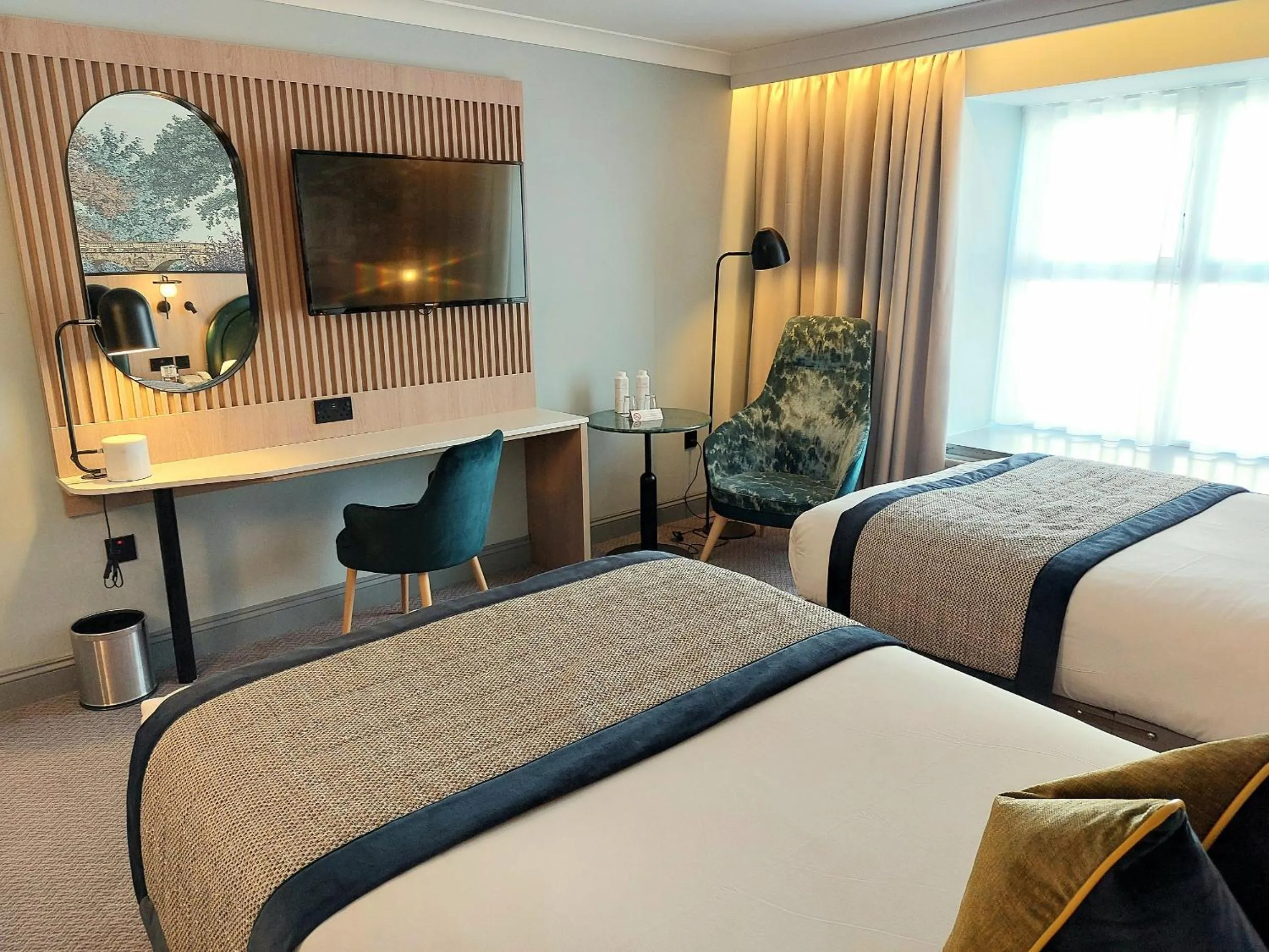 Bed in Menlo Park Hotel