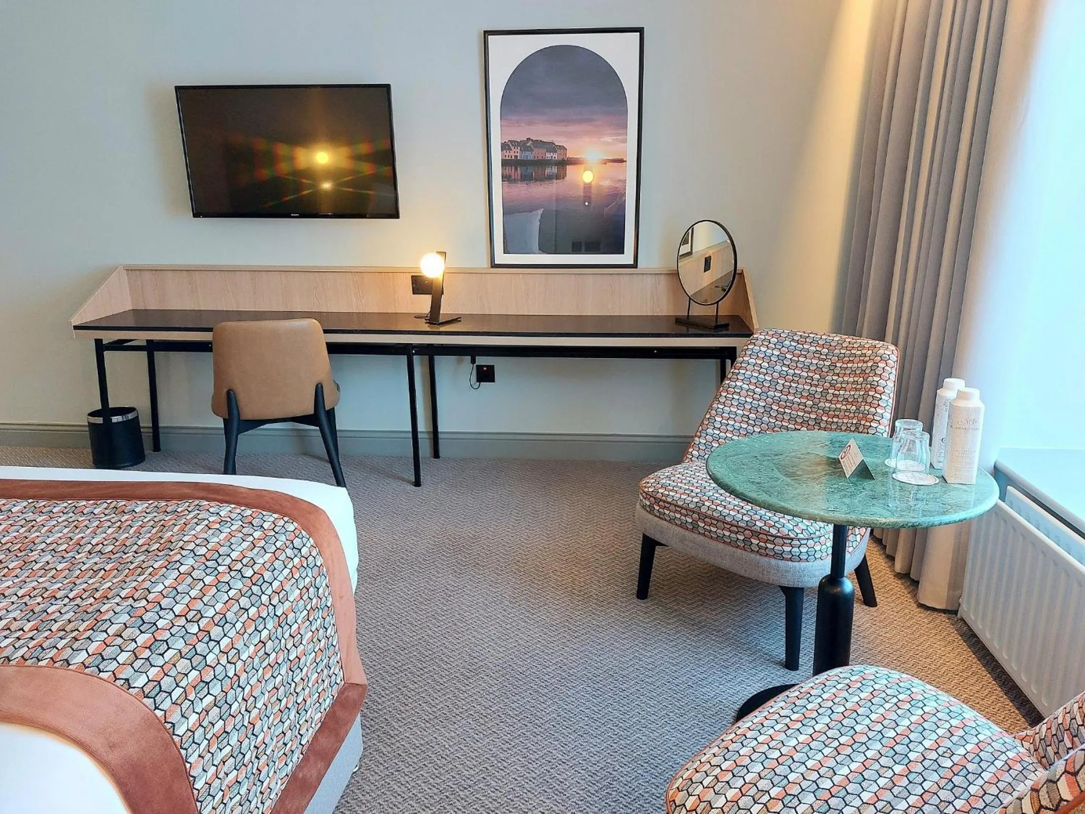 TV and multimedia in Menlo Park Hotel