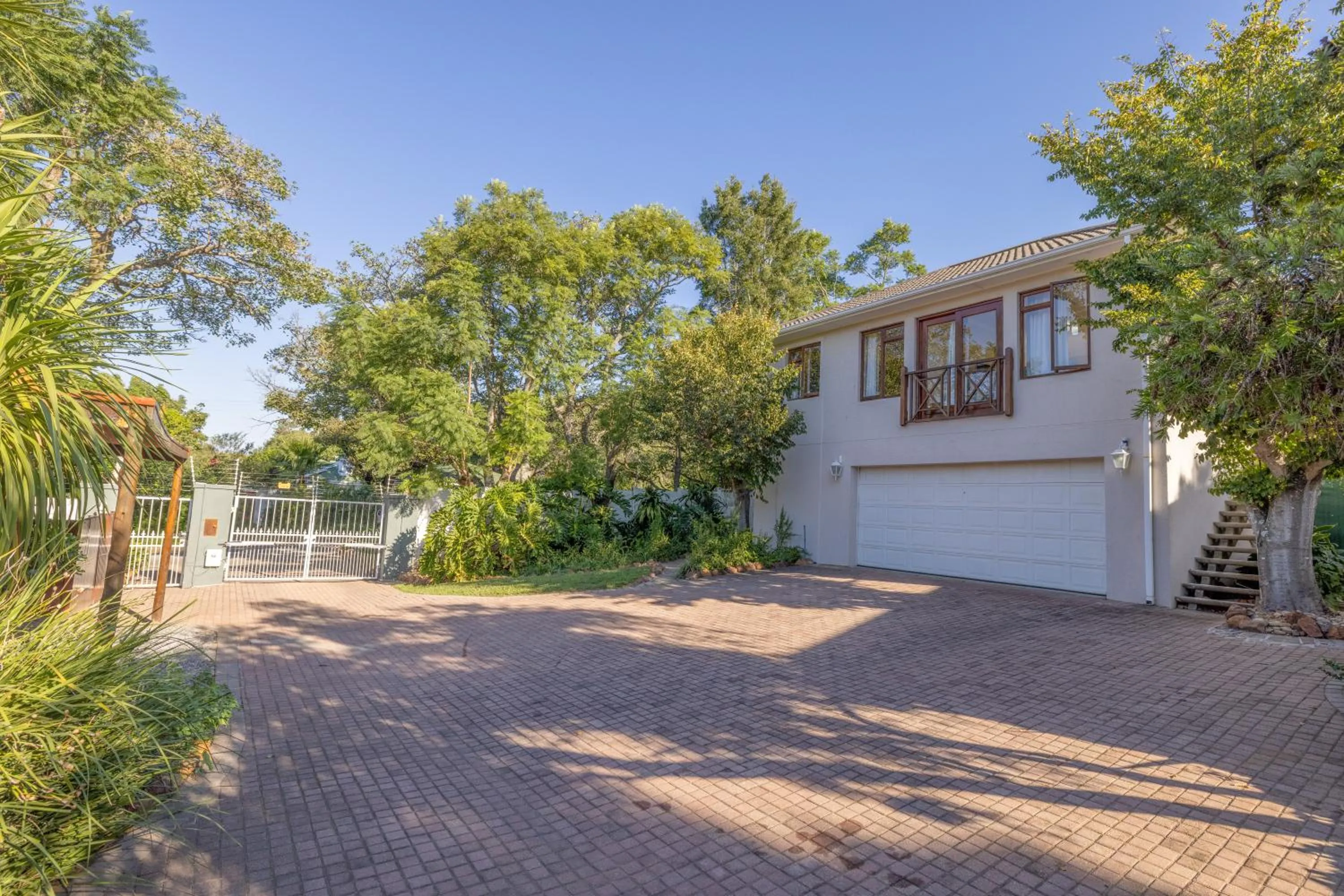 Parking in 1-on-Ross