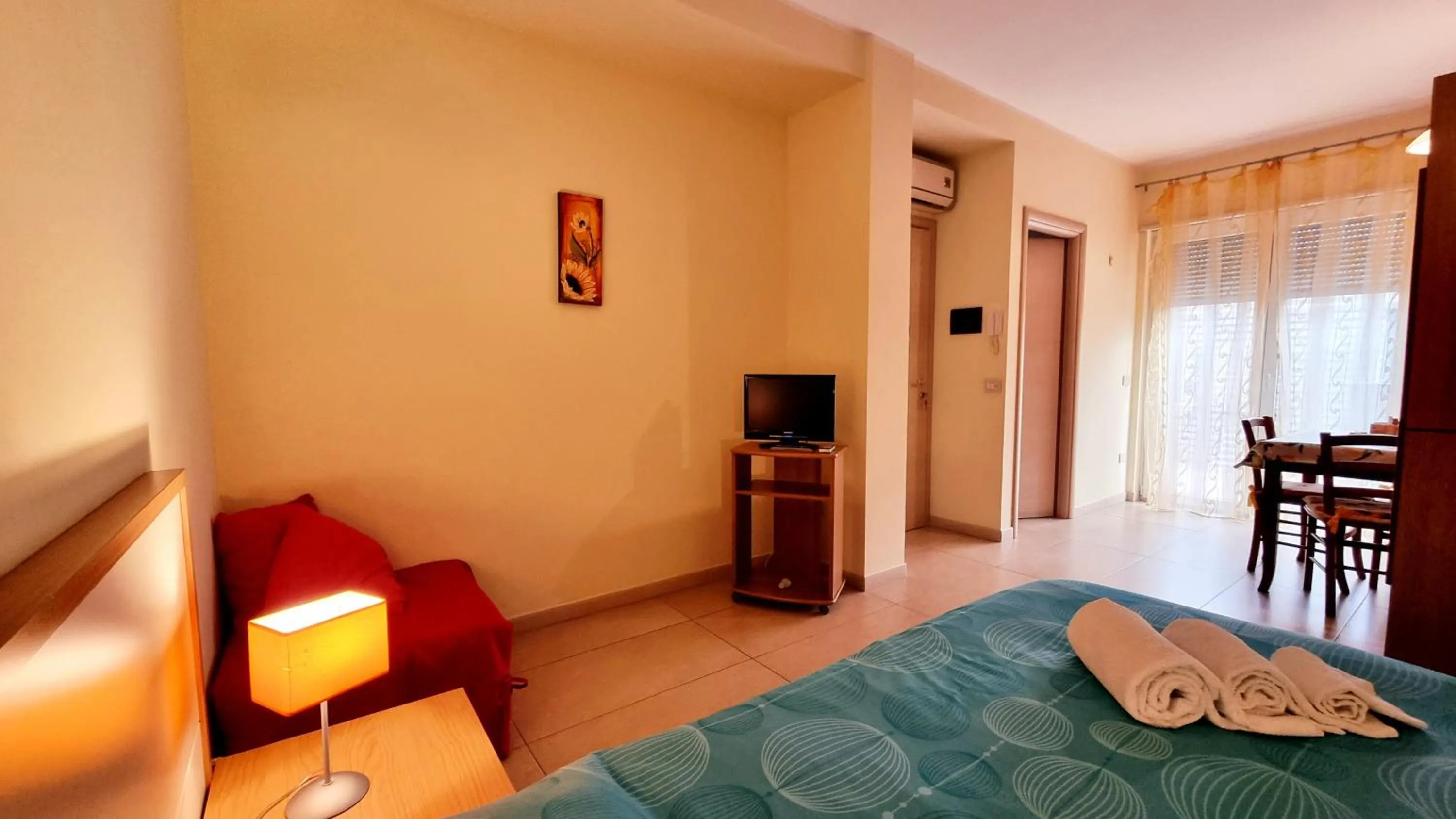 Photo of the whole room, Bed in B&B La Villetta Gela