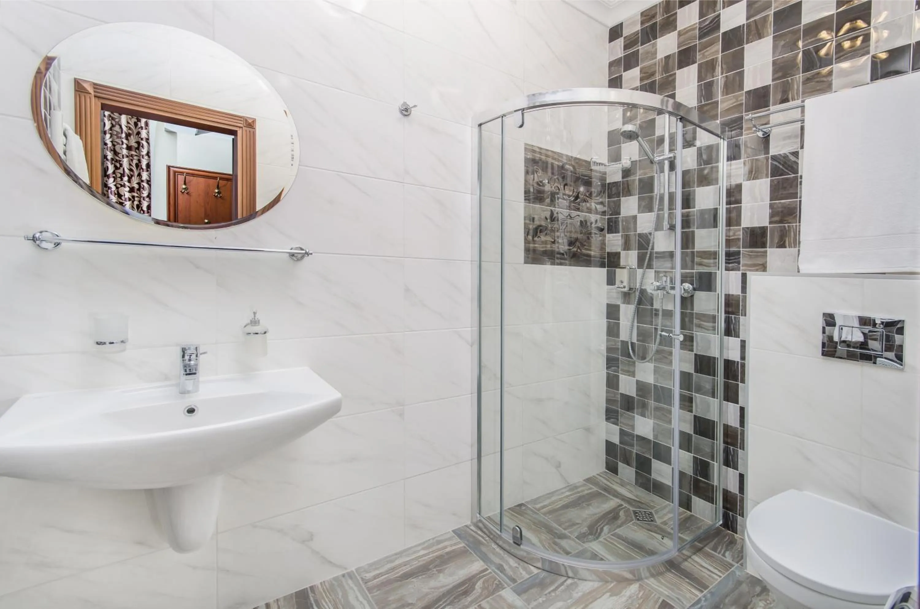 Bathroom in Park Lane Hotel