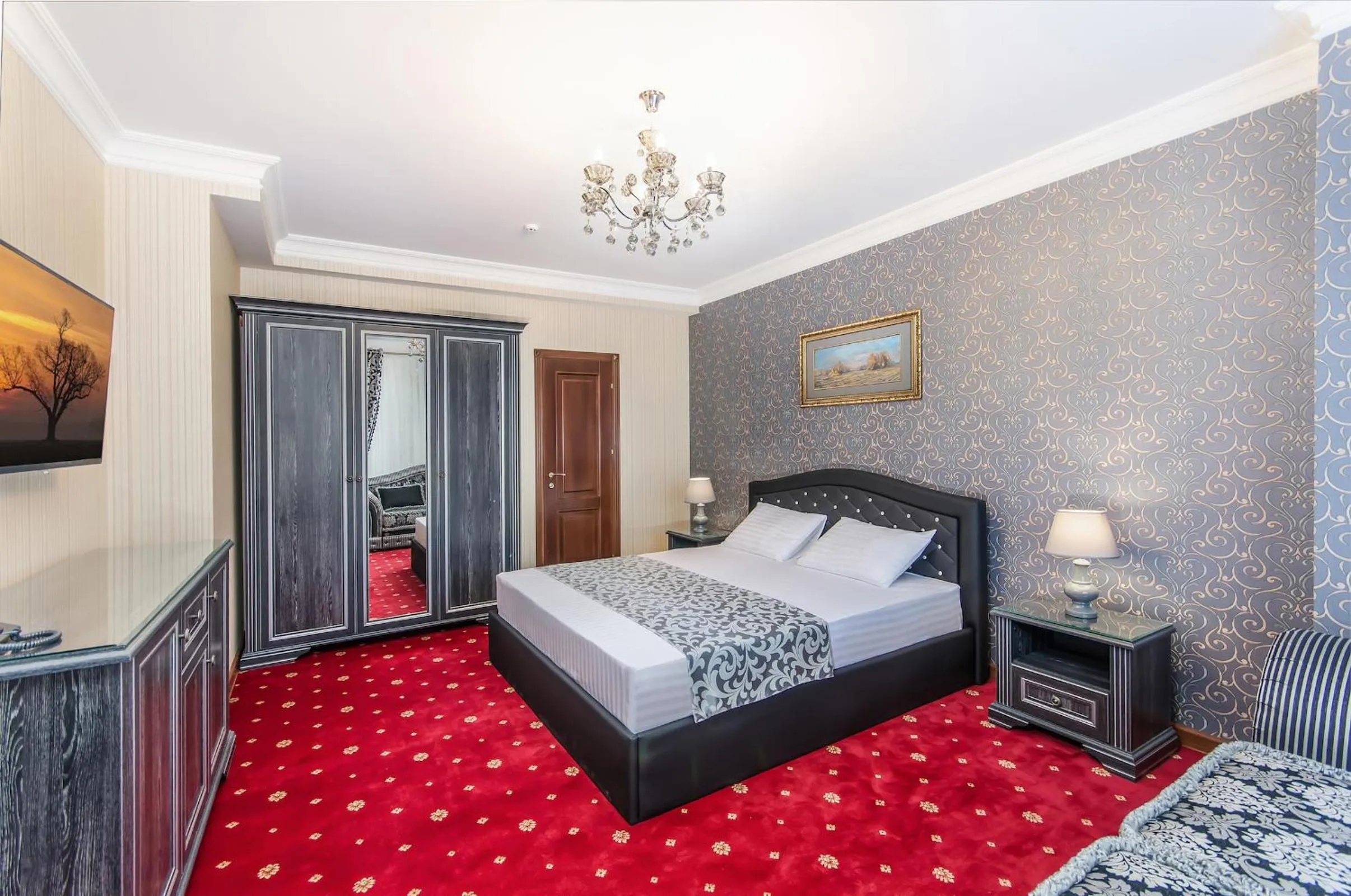 Photo of the whole room, Bed in Park Lane Hotel