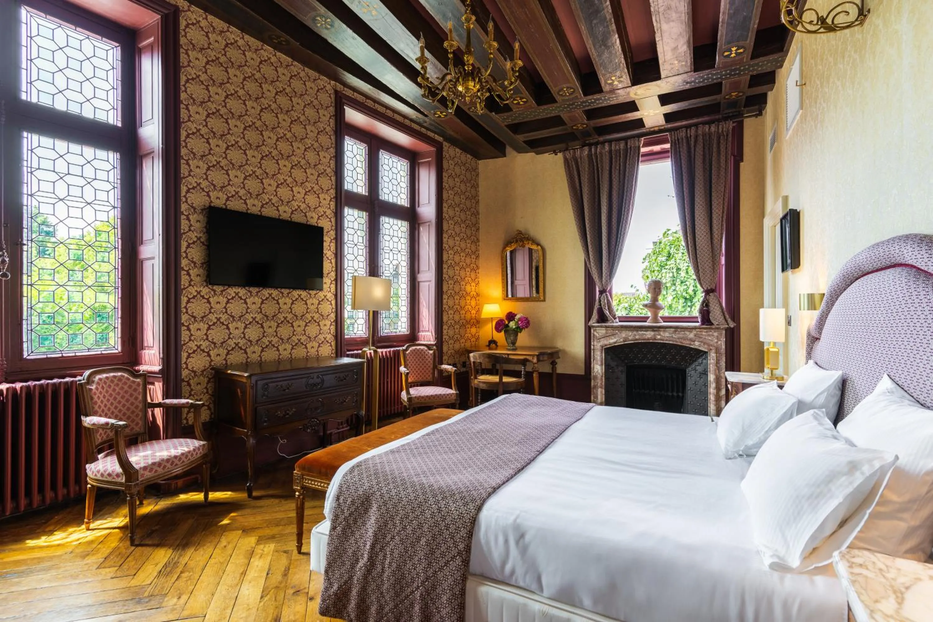 TV and multimedia, Bed in Le Manoir Saint Thomas