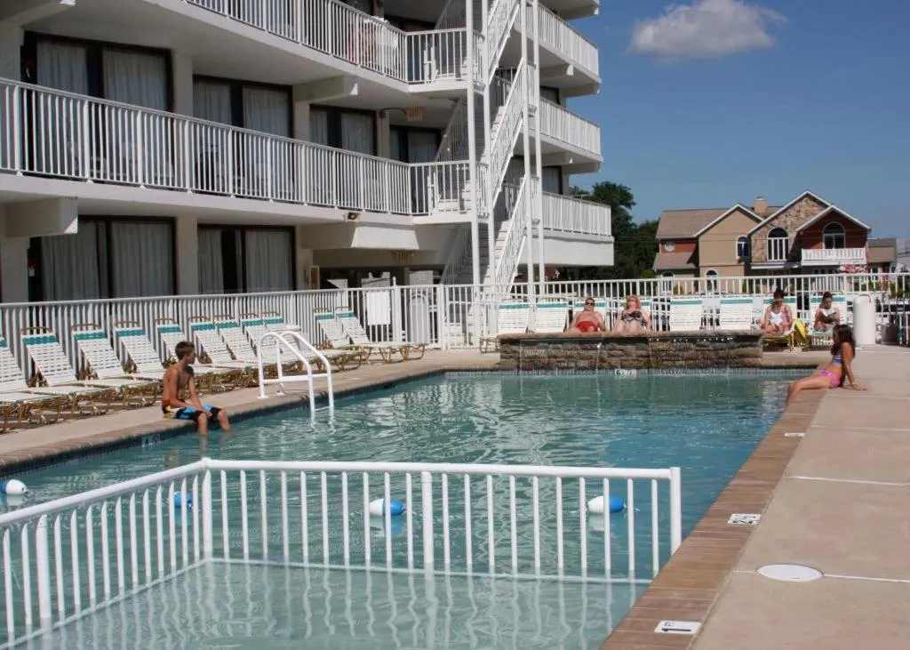 Swimming pool in Lotus Inn