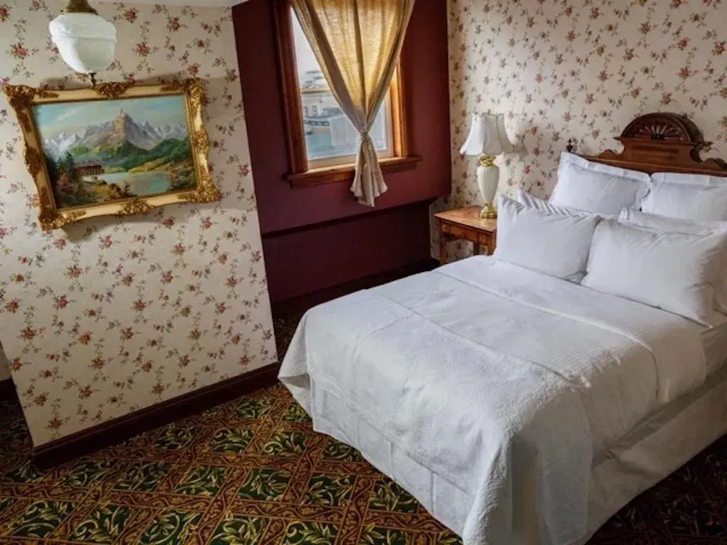 Small Double Room in The Inn at 2nd & C Small Double Room in The Inn at 2nd & C