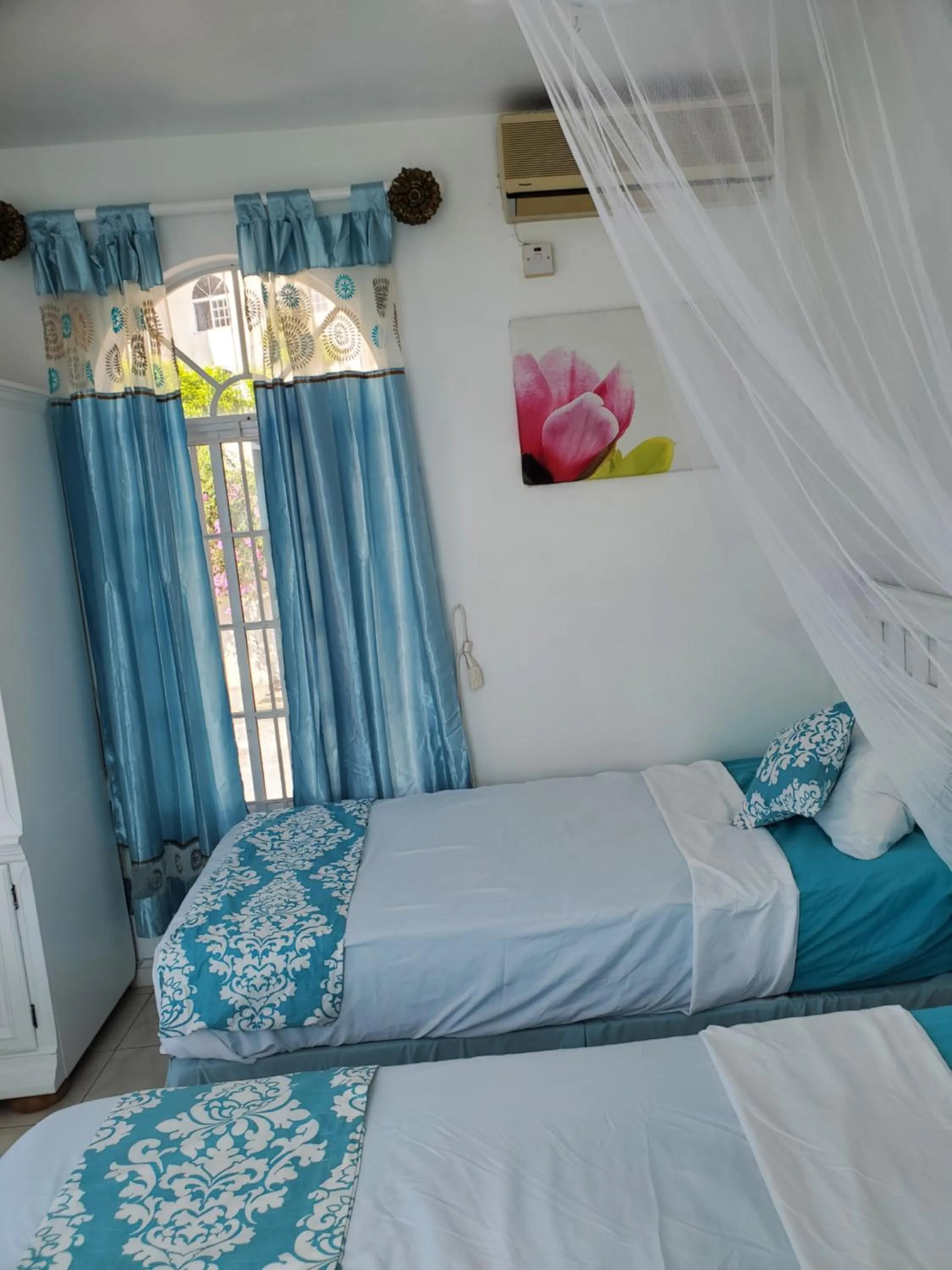 Bedroom, Bed in Blue Topaz