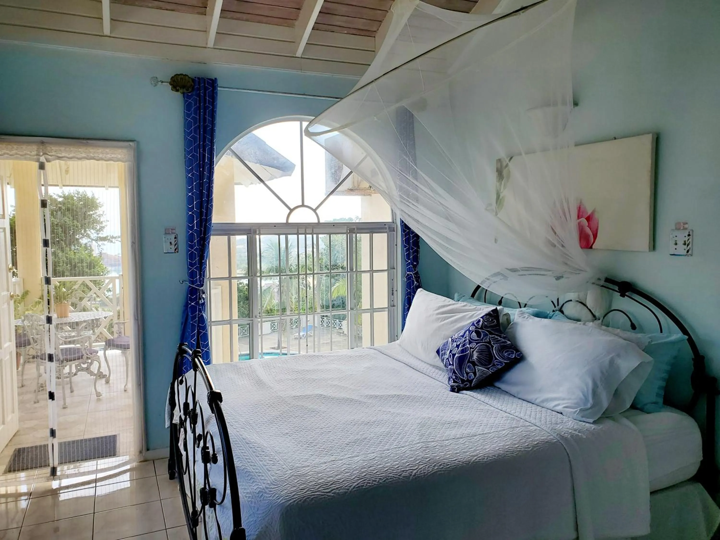 Balcony/Terrace, Bed in Blue Topaz