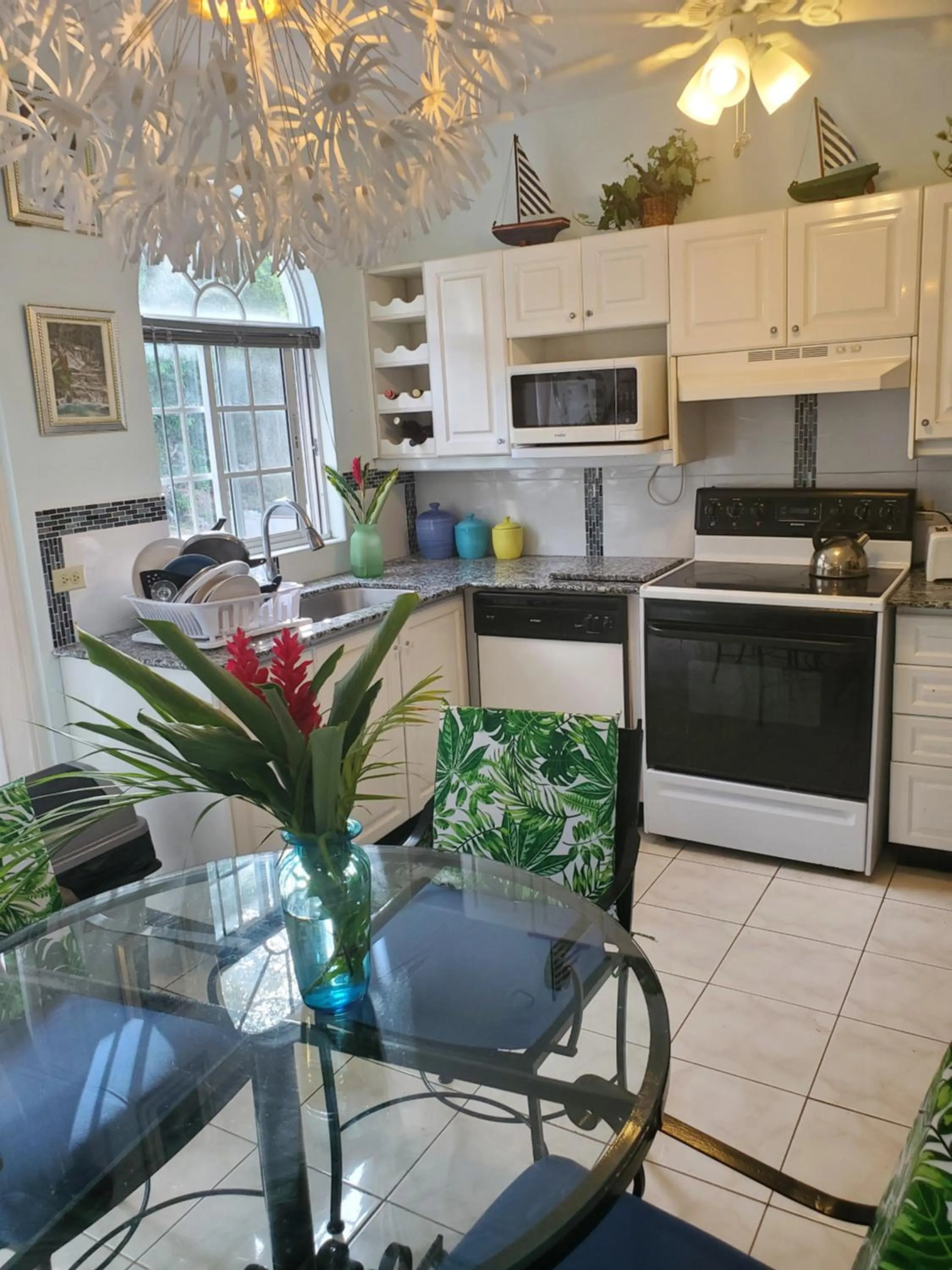 Kitchen or kitchenette in Blue Topaz