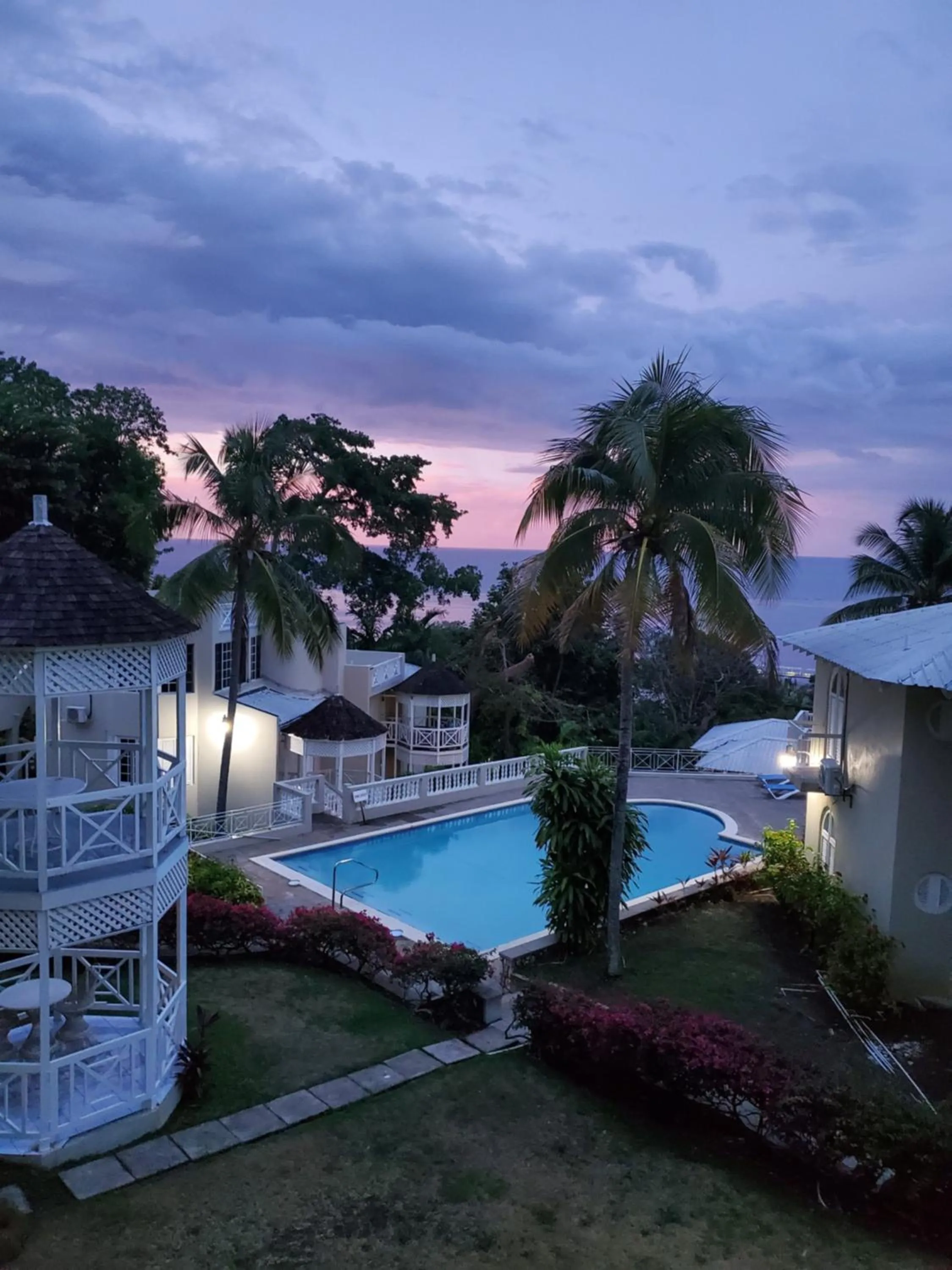 Swimming pool in Blue Topaz