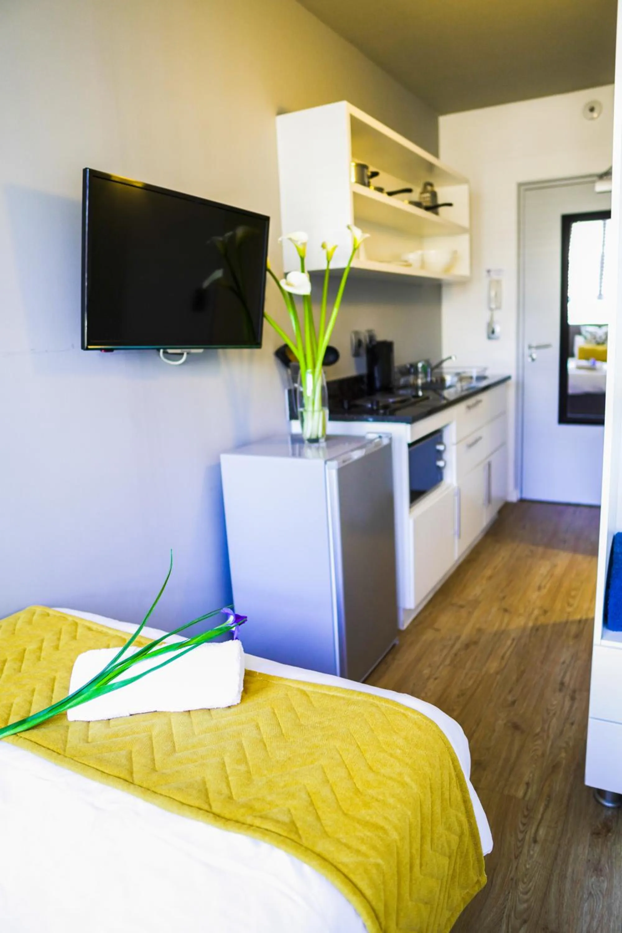 Kitchen or kitchenette, Bed in 106 On Adderley Accommodation