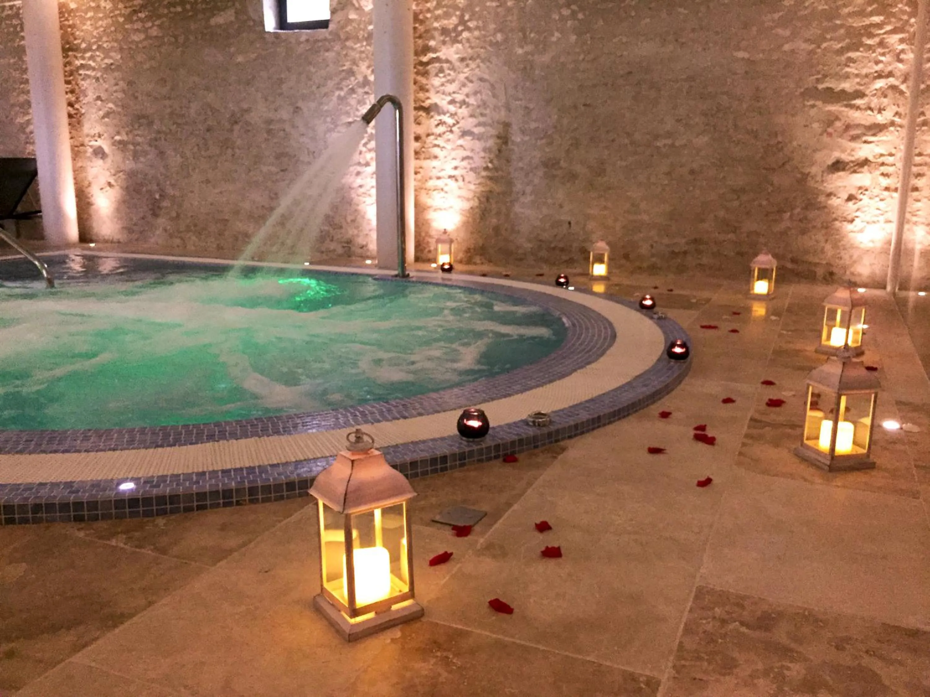 Spa and wellness centre/facilities in Château des Vigiers