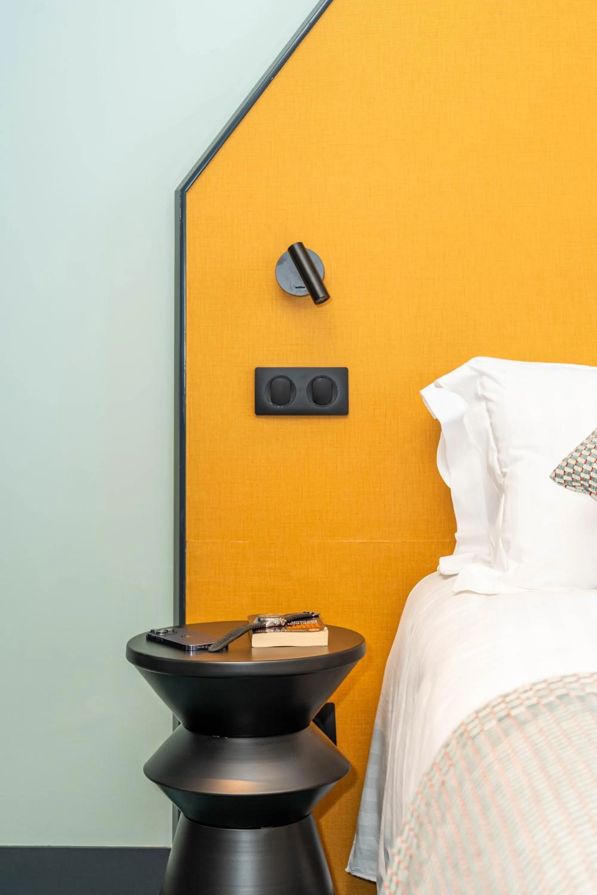 Bed in Hôtel CASA MOHO - Juan-Les-Pins