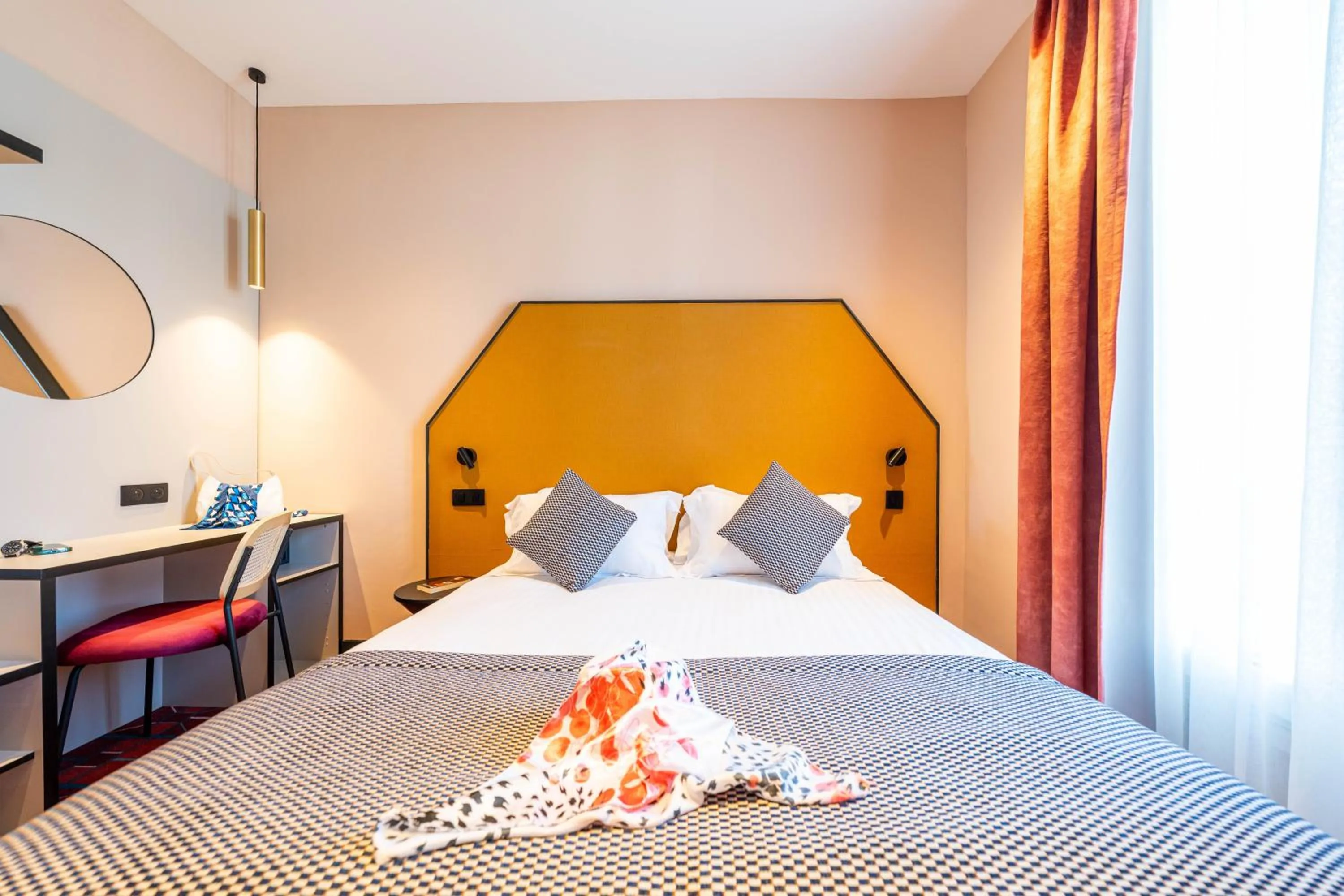 Bed in Hôtel CASA MOHO - Juan-Les-Pins