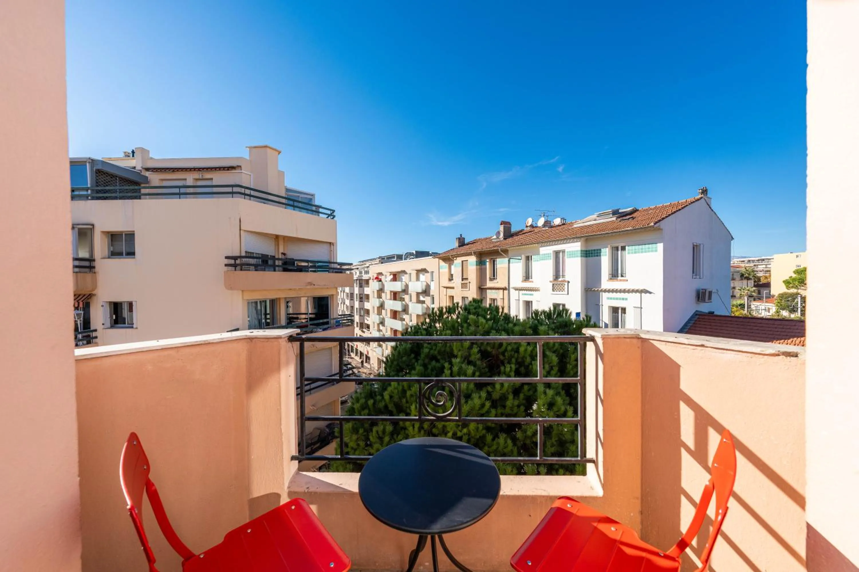 Property building in Hôtel CASA MOHO - Juan-Les-Pins