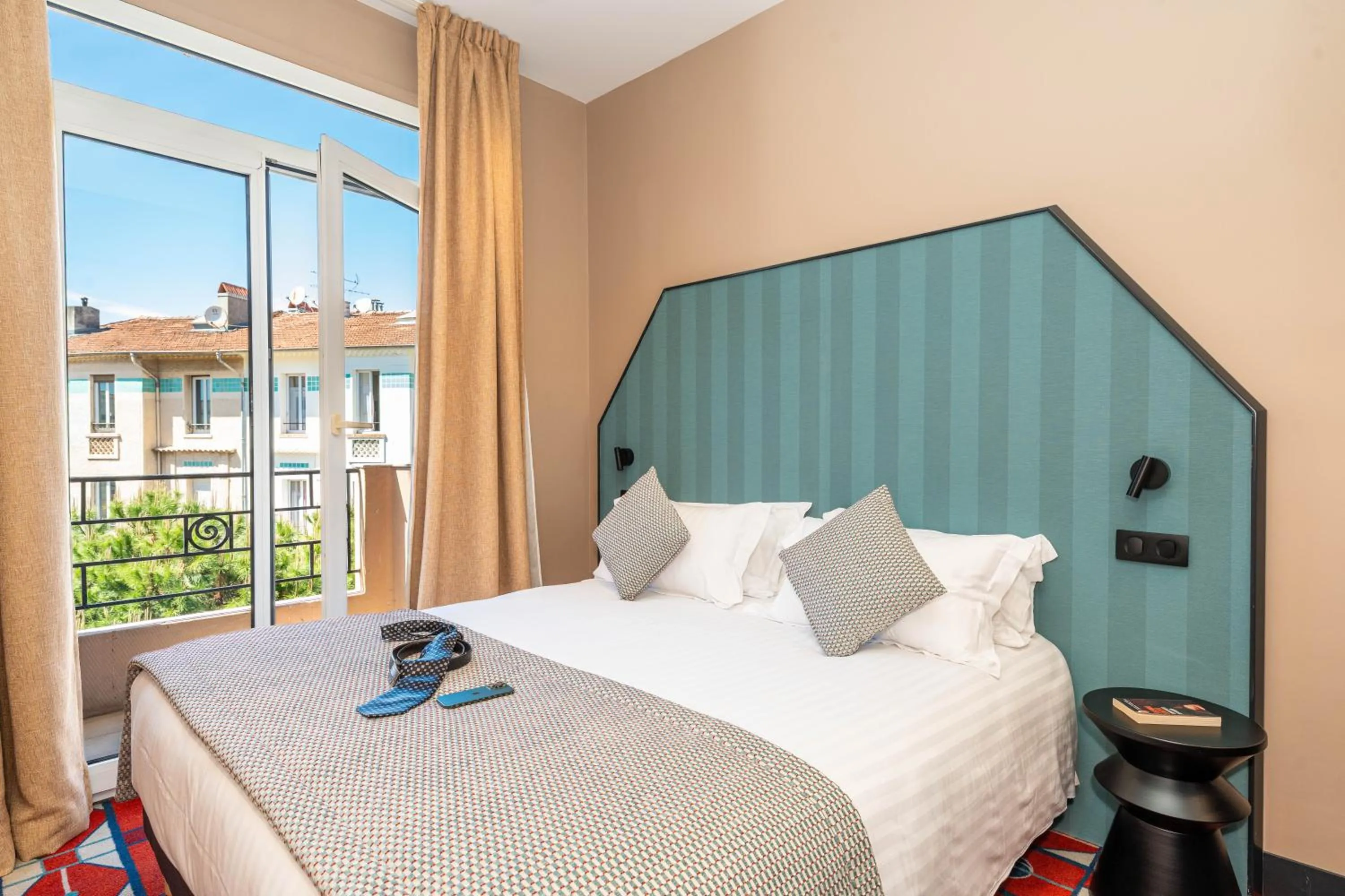 Bed in Hôtel CASA MOHO - Juan-Les-Pins