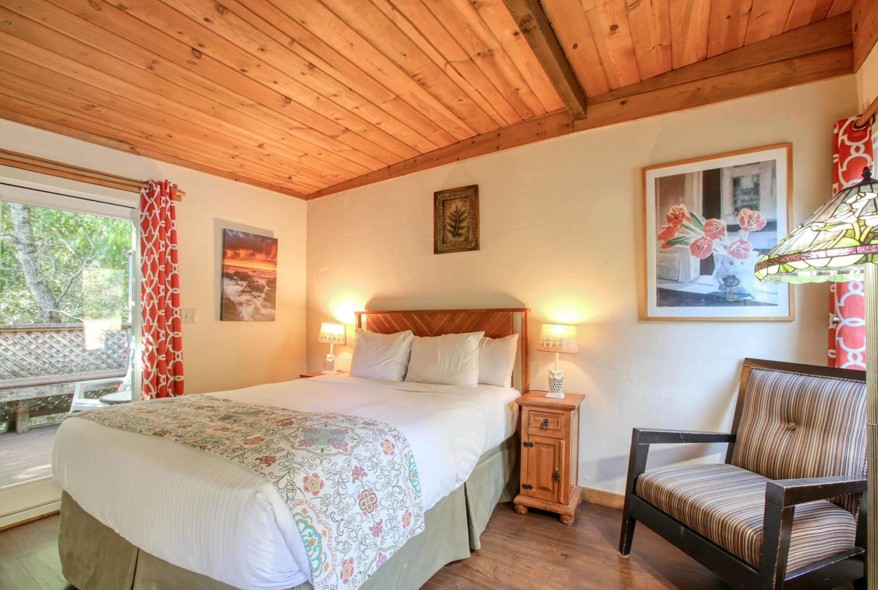 Photo of the whole room, Bed in Fernwood Resort