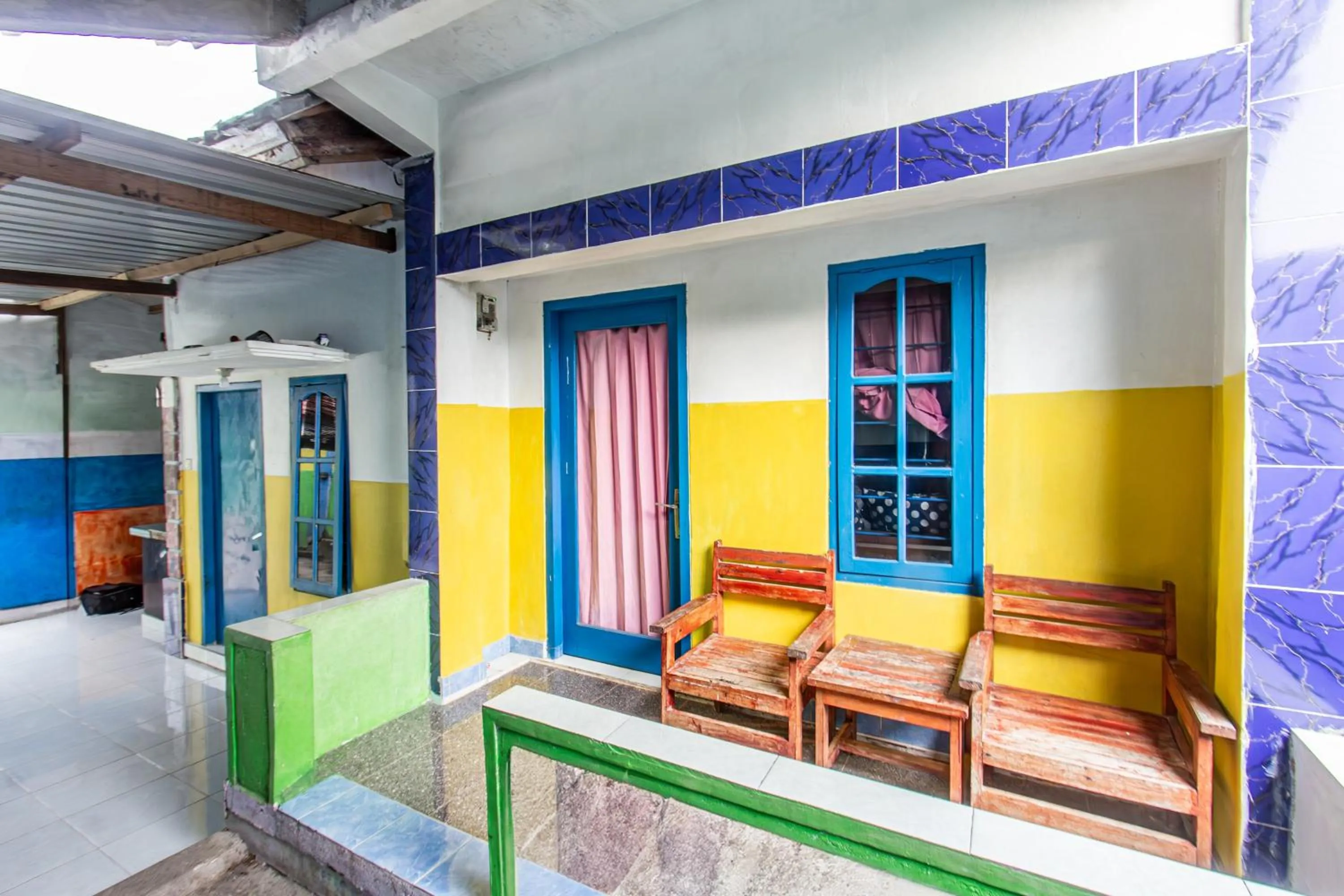 Facade/entrance in Hotel O Kawi Homestay