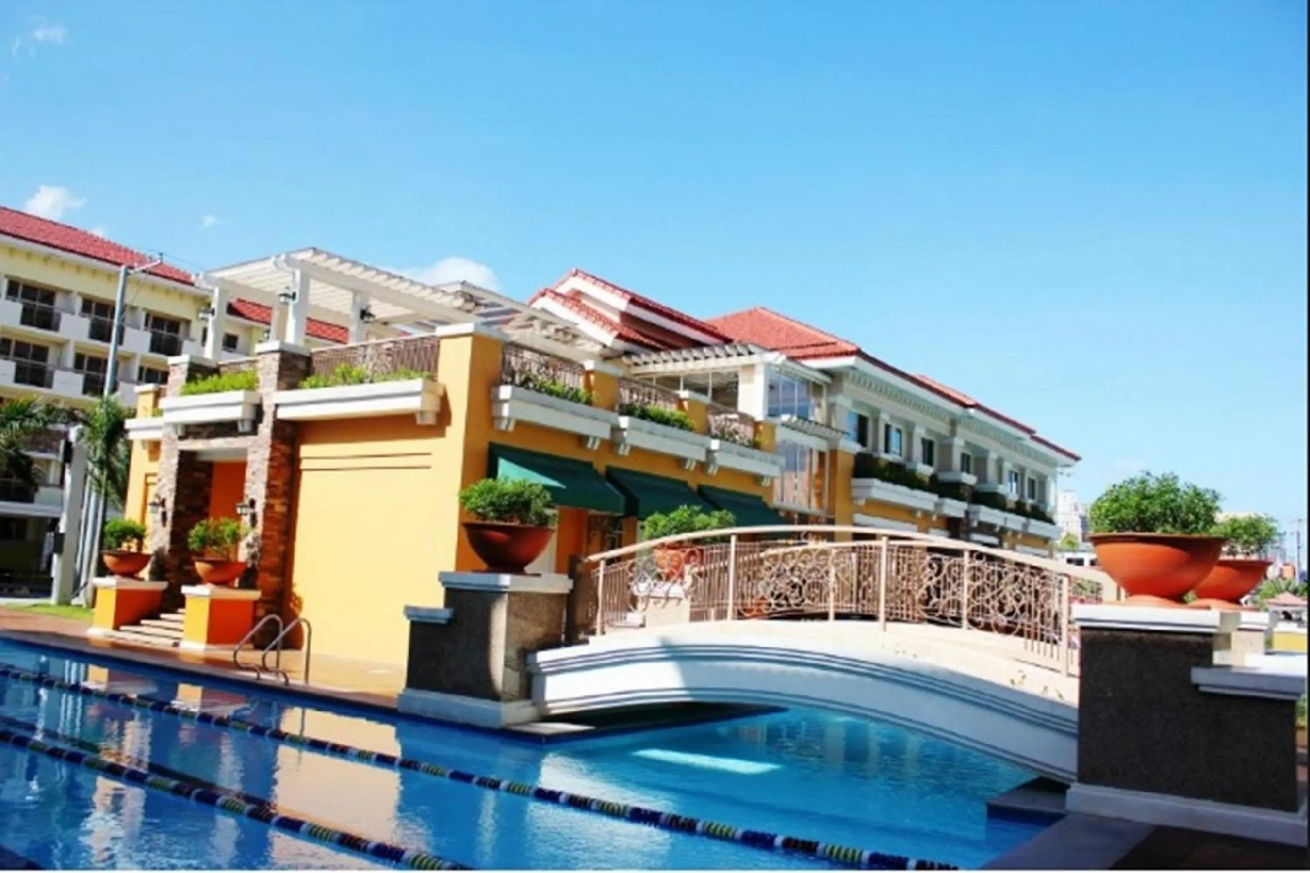 Garden in 2 BR Sorrento Oasis