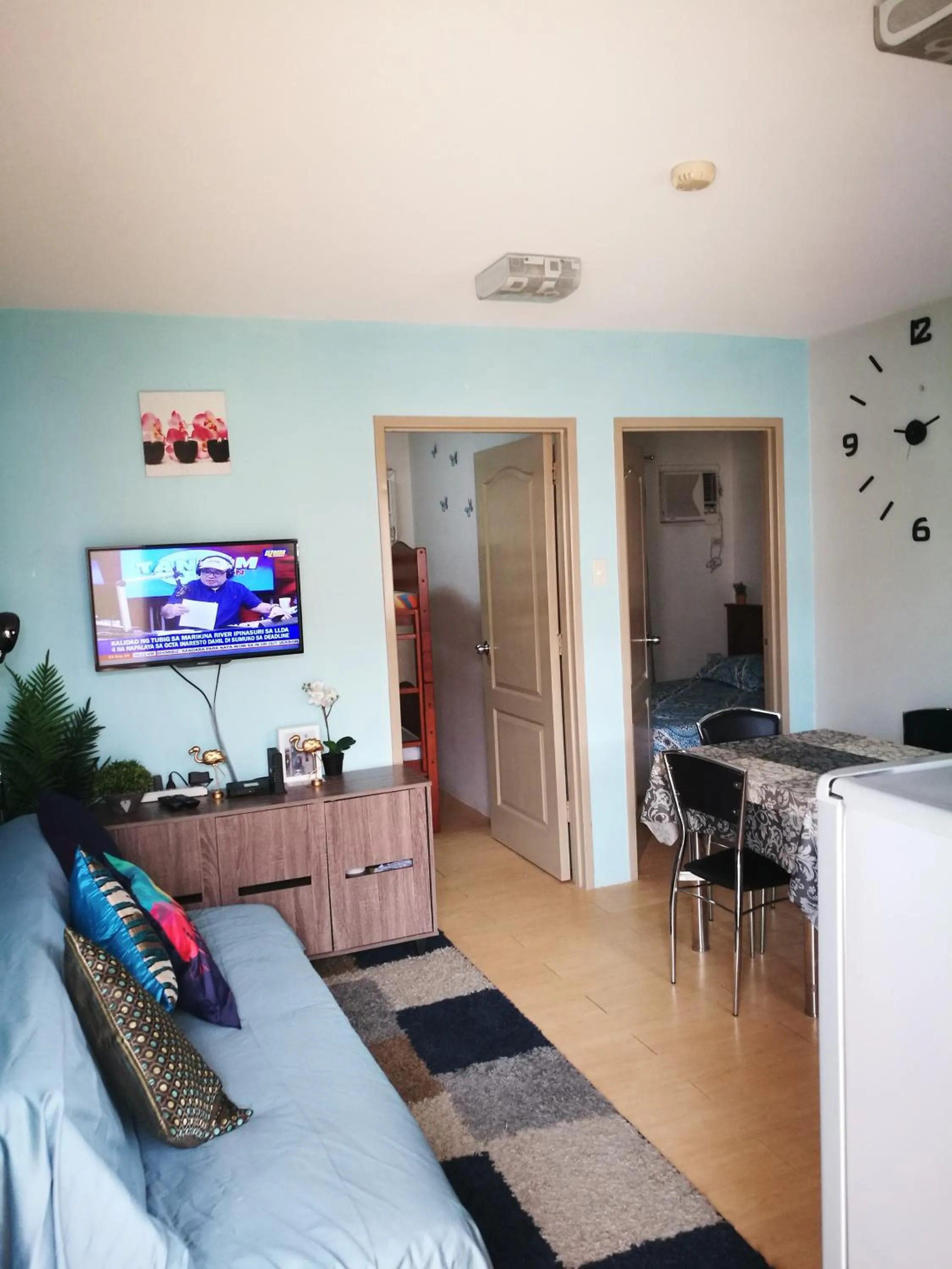 TV and multimedia in 2 BR Sorrento Oasis